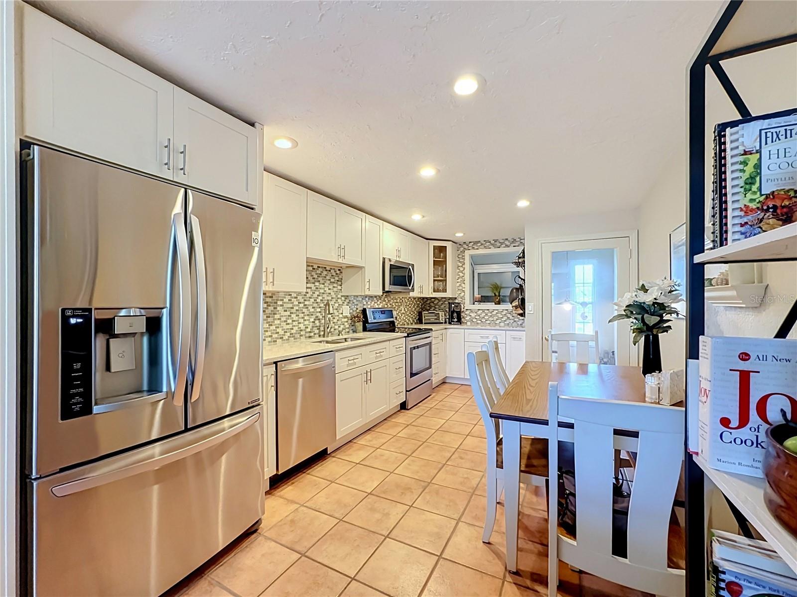 202 Peacock Ln #a Property Photo 6