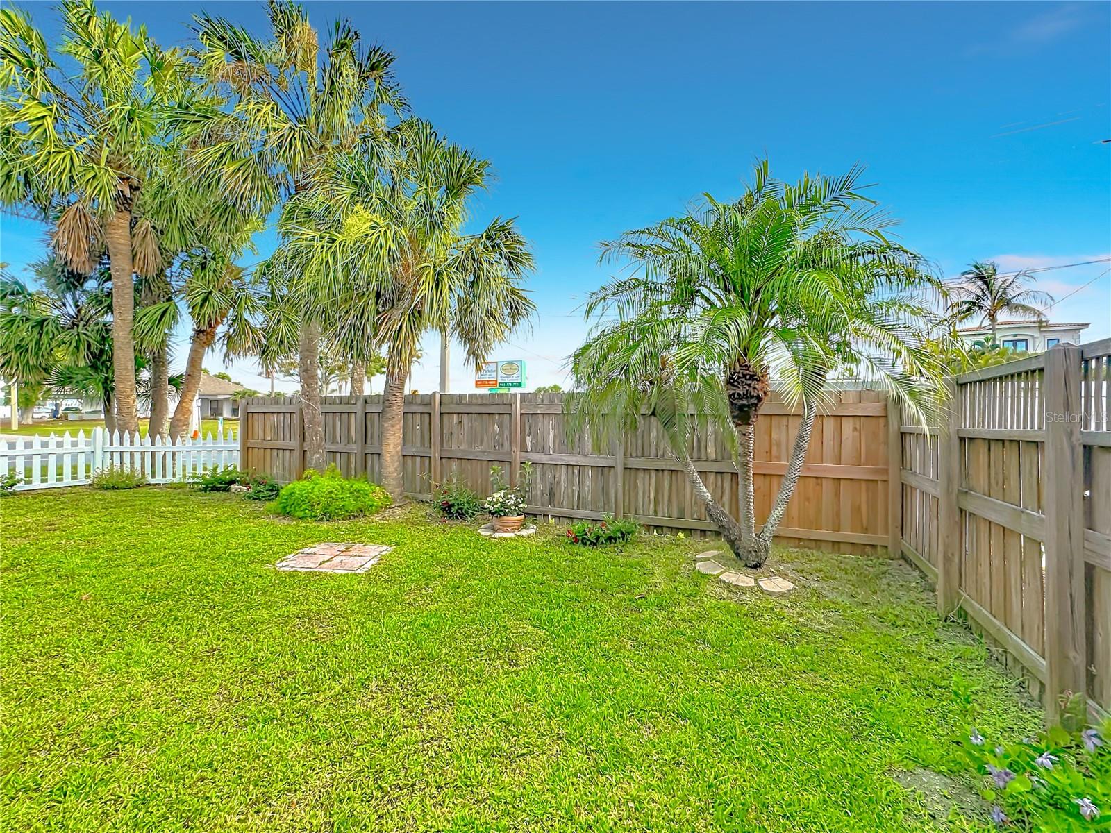 202 Peacock Ln #a Property Photo 34