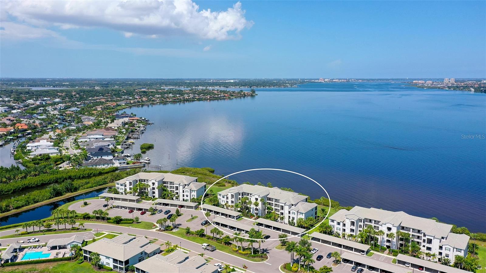 910 Tidewater Shores Loop #103 Property Photo 4