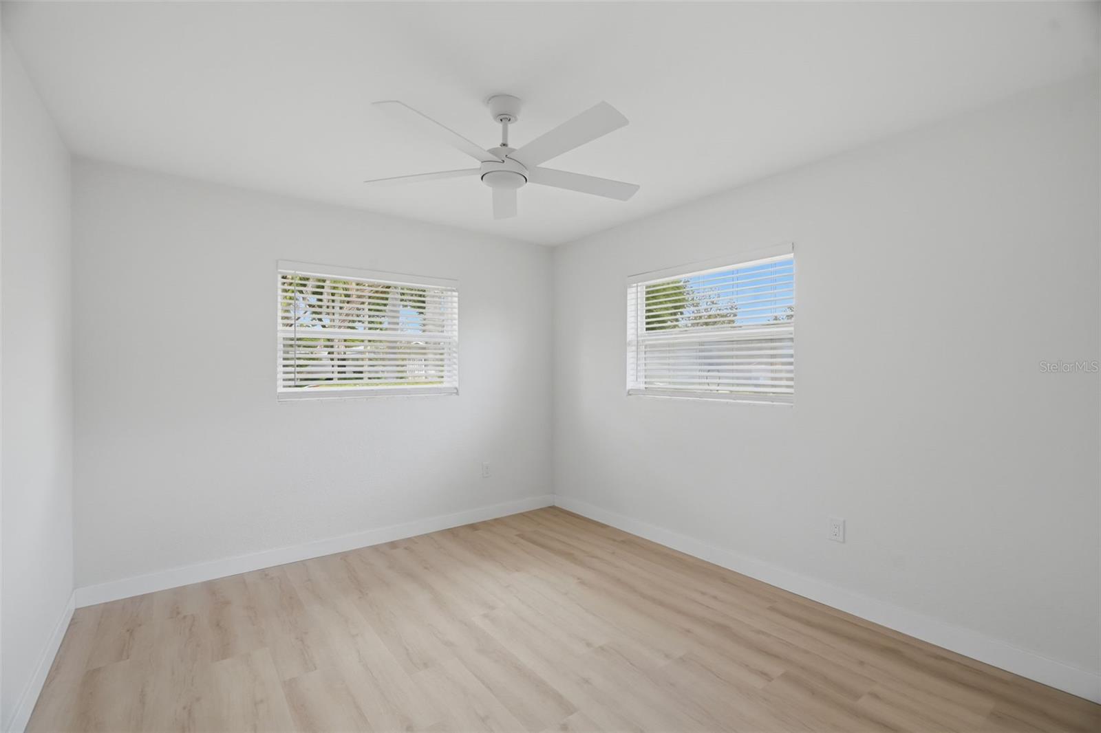 1360 Irving Ave Property Photo 18