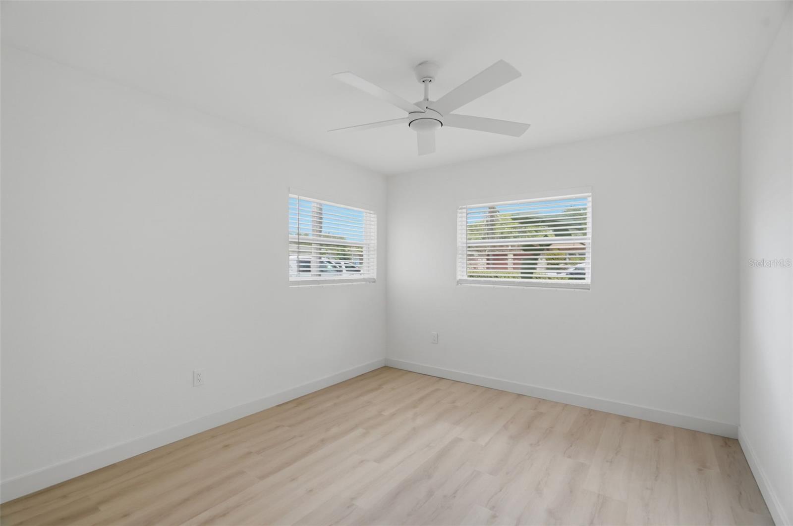 1360 Irving Ave Property Photo 19