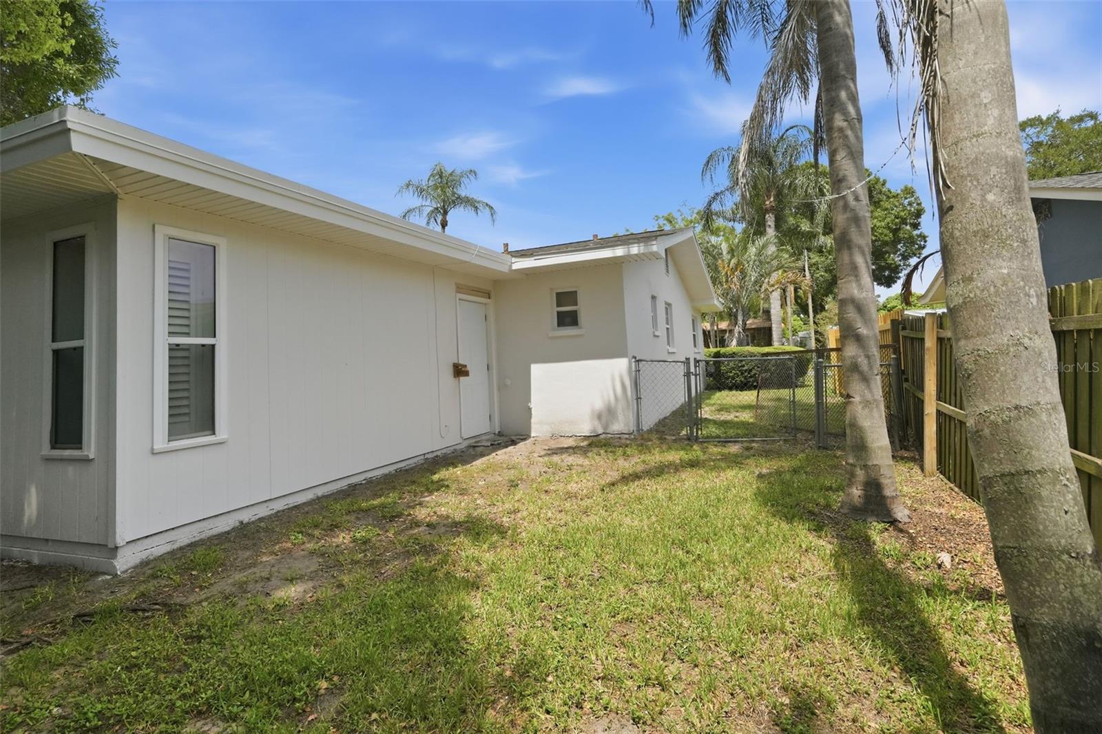 1360 Irving Ave Property Photo 27
