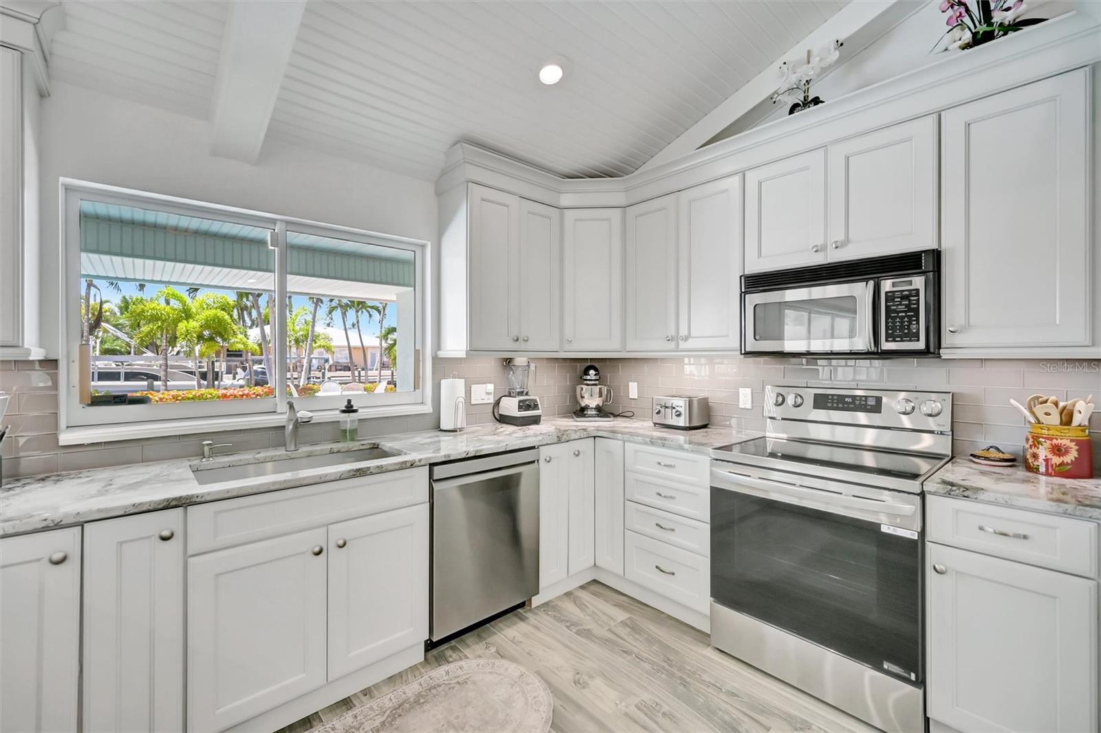 514 Key Royale Dr Property Photo 19