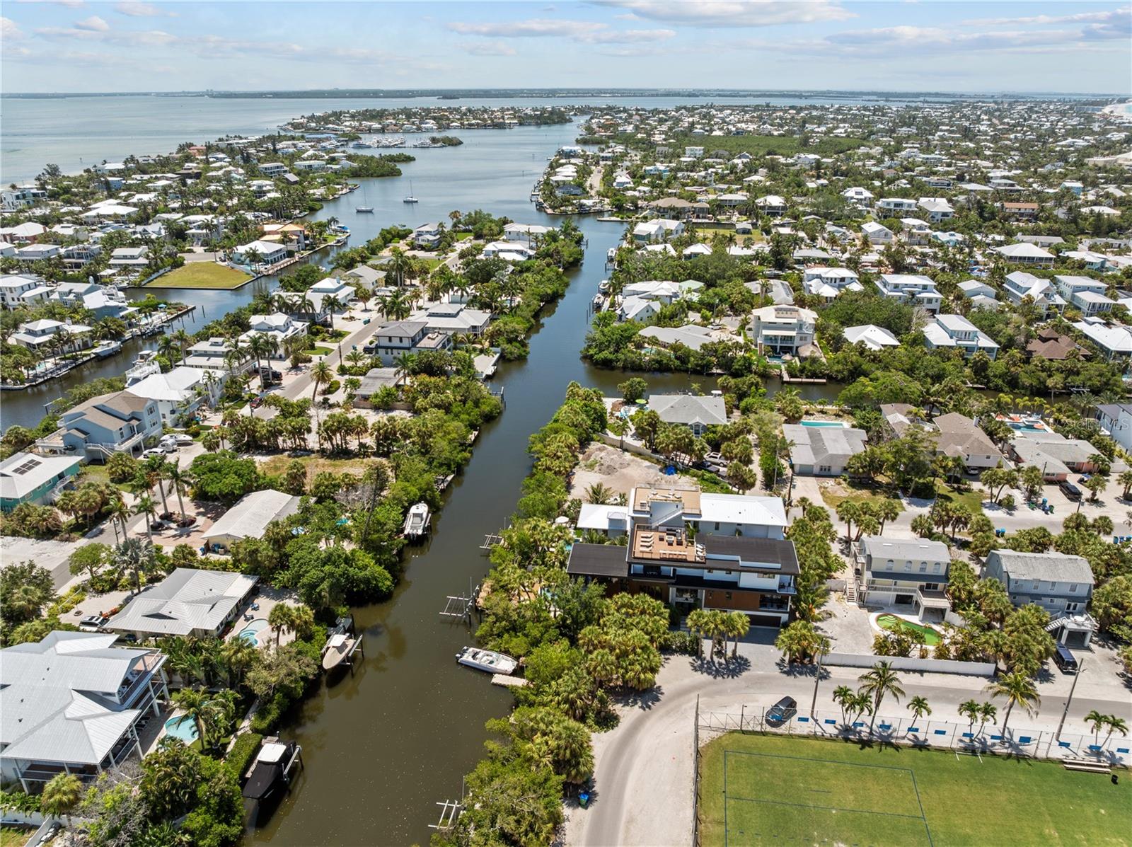 411 Palm Ave Property Photo 4