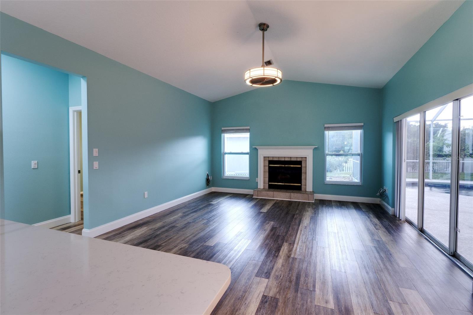 6734 60th Street Cir E Property Photo 8