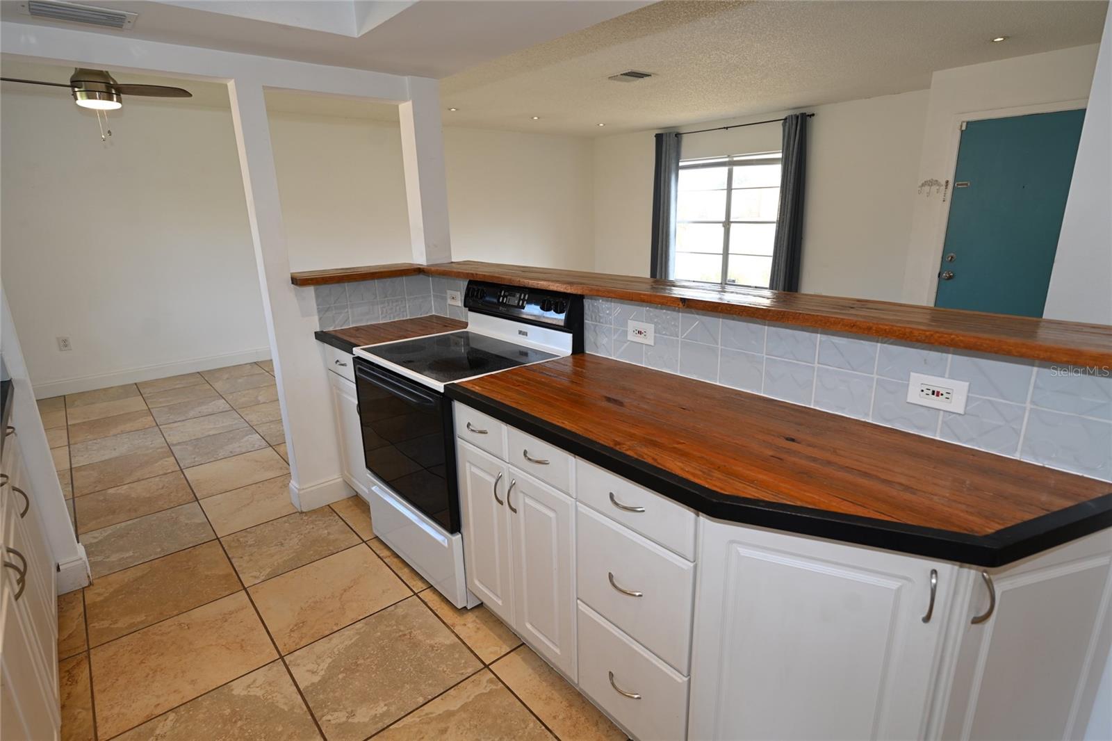6524 Mauna Loa Blvd Property Photo 4