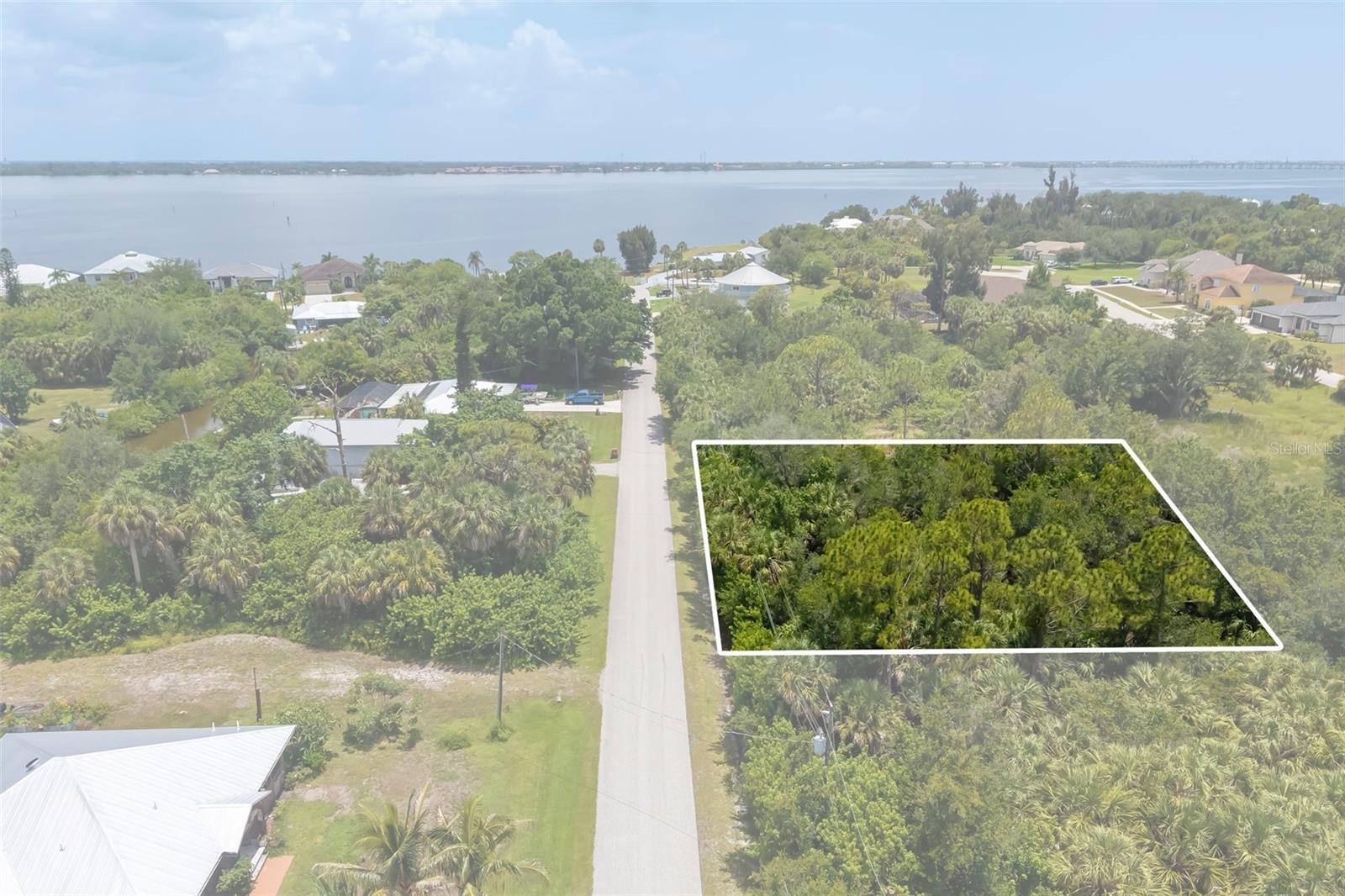 186 Northshore Ter Property Photo 1