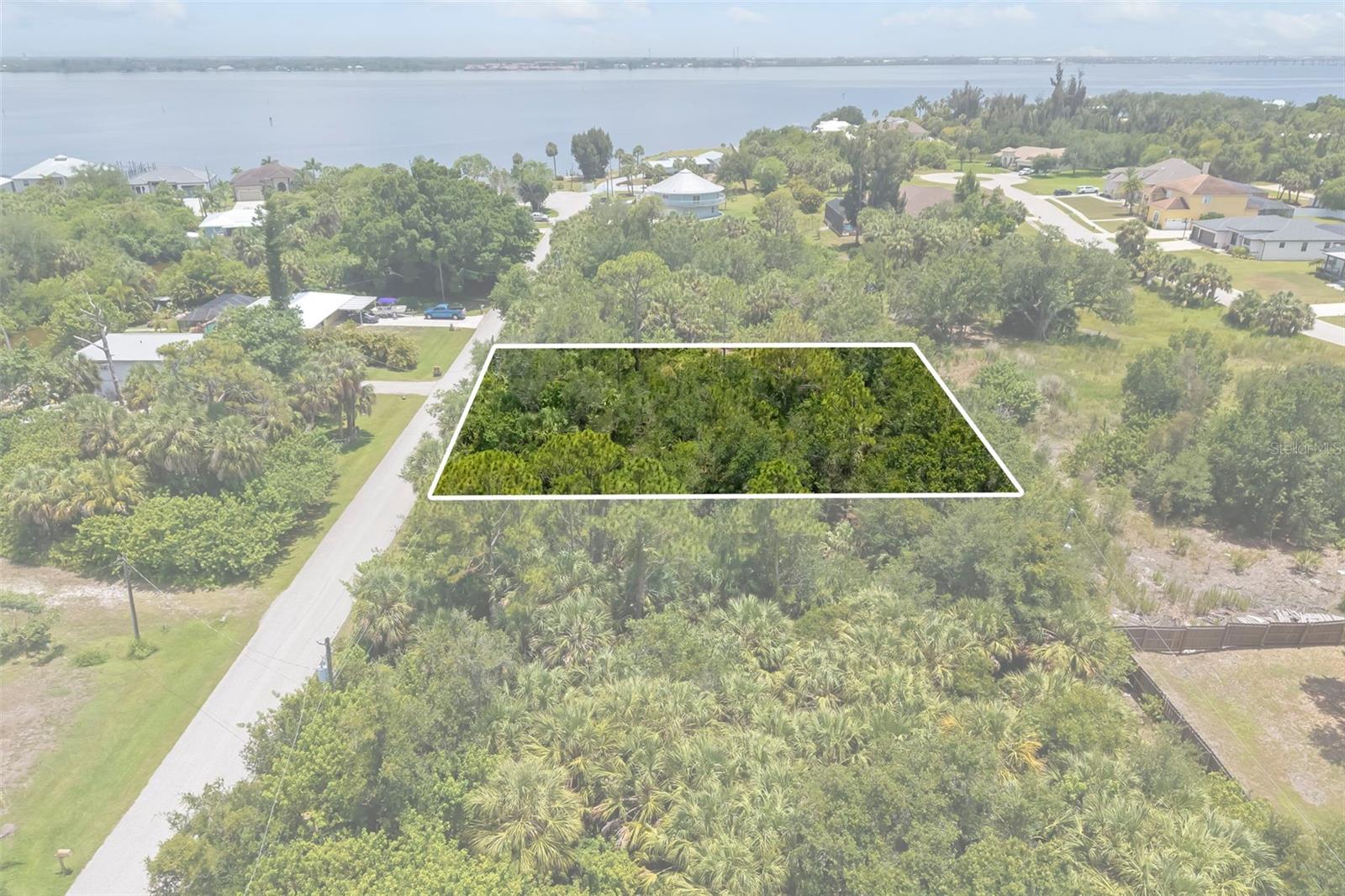 186 Northshore Ter Property Photo 2