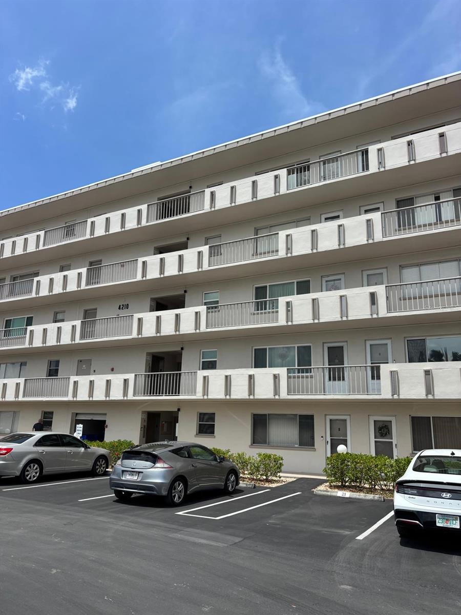 4210 Ironwood Cir #404j Property Photo 4