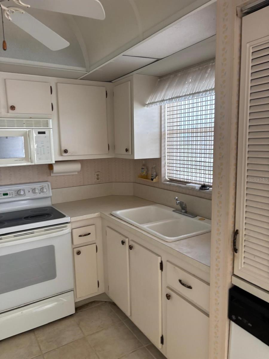 4210 Ironwood Cir #404j Property Photo 14