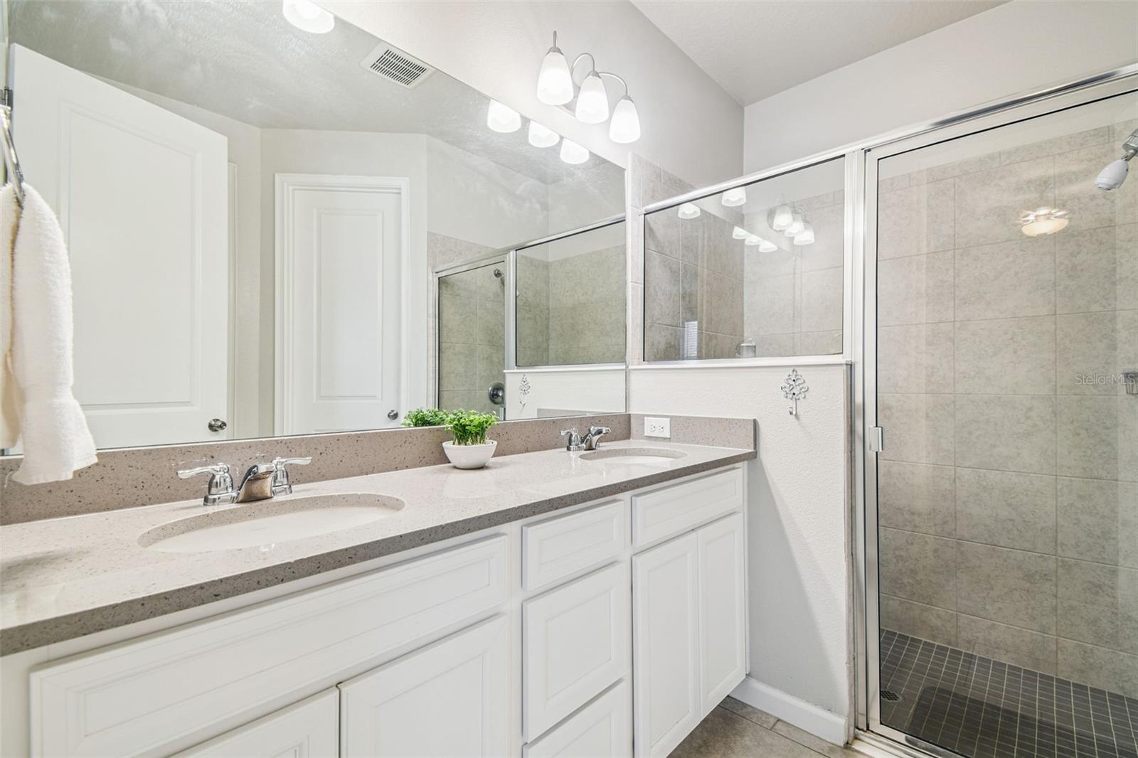 11514 Cedar Valley Dr Property Photo 8