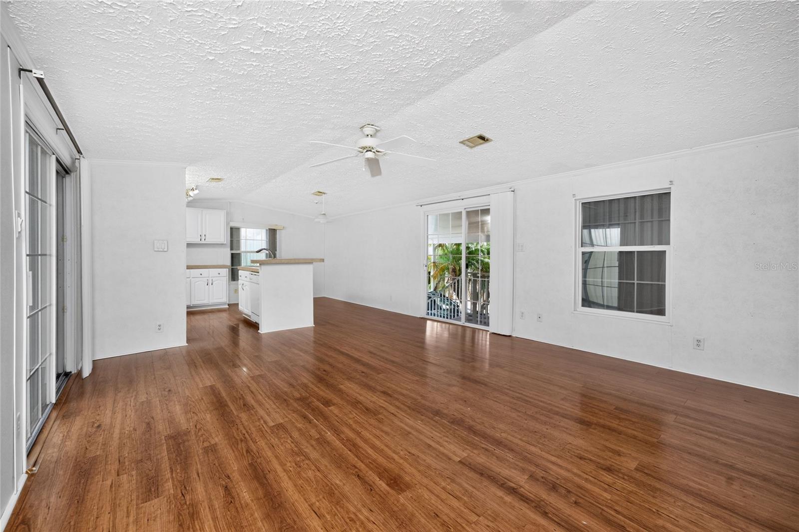 10 Holland Dr Property Photo 3