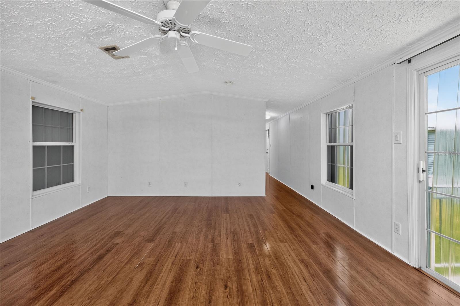 10 Holland Dr Property Photo 15