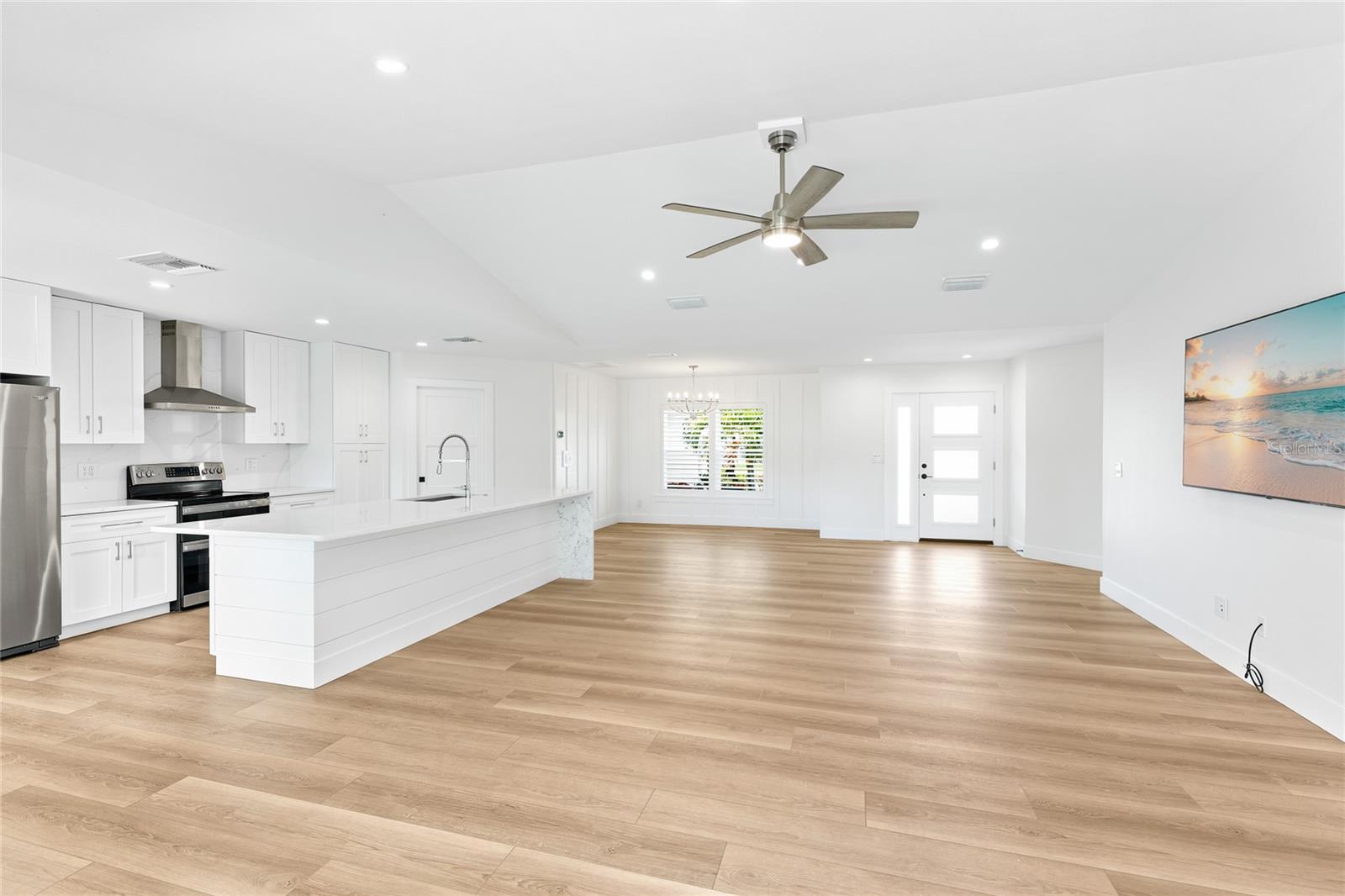 206 73rd St Nw Property Photo 3