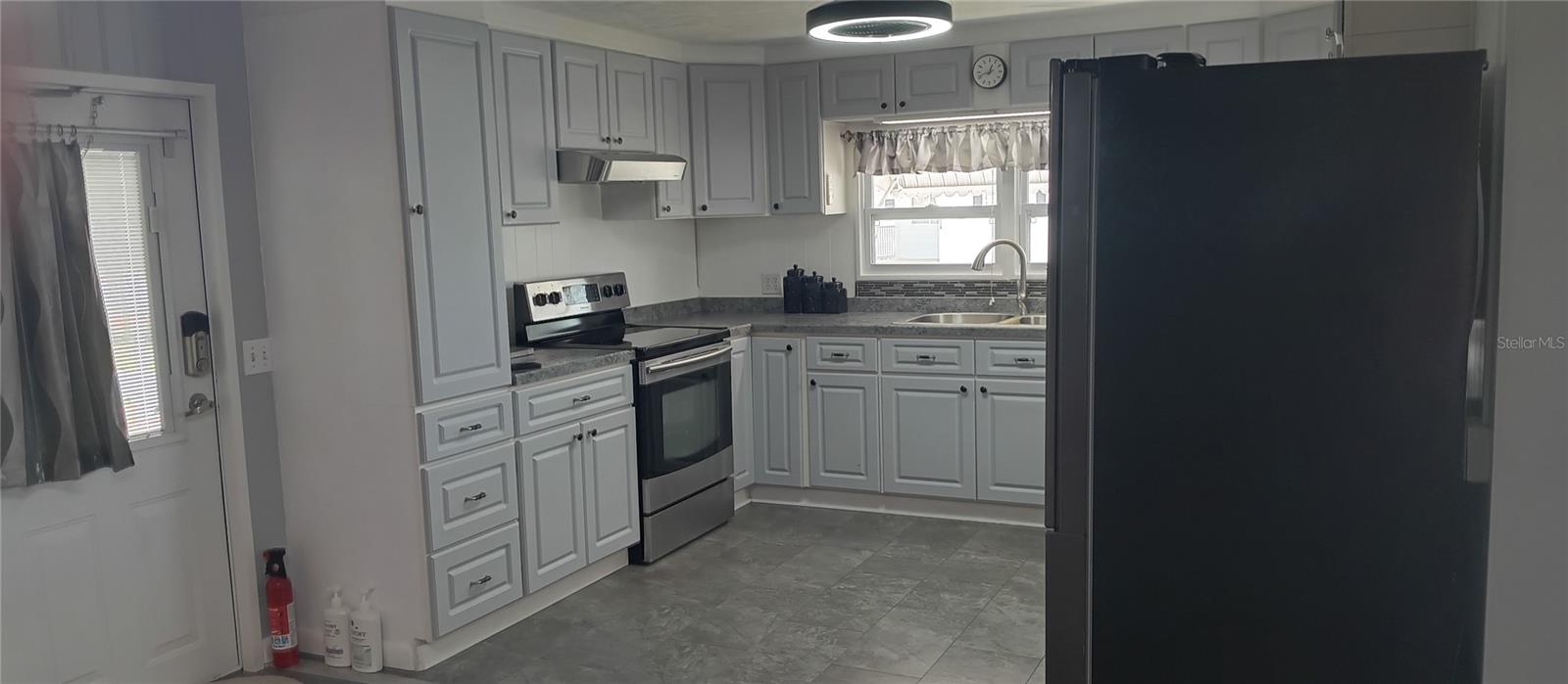 313 Danube Cir Property Photo 6