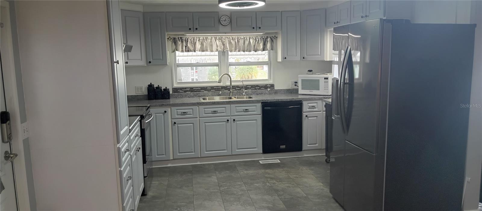 313 Danube Cir Property Photo 7