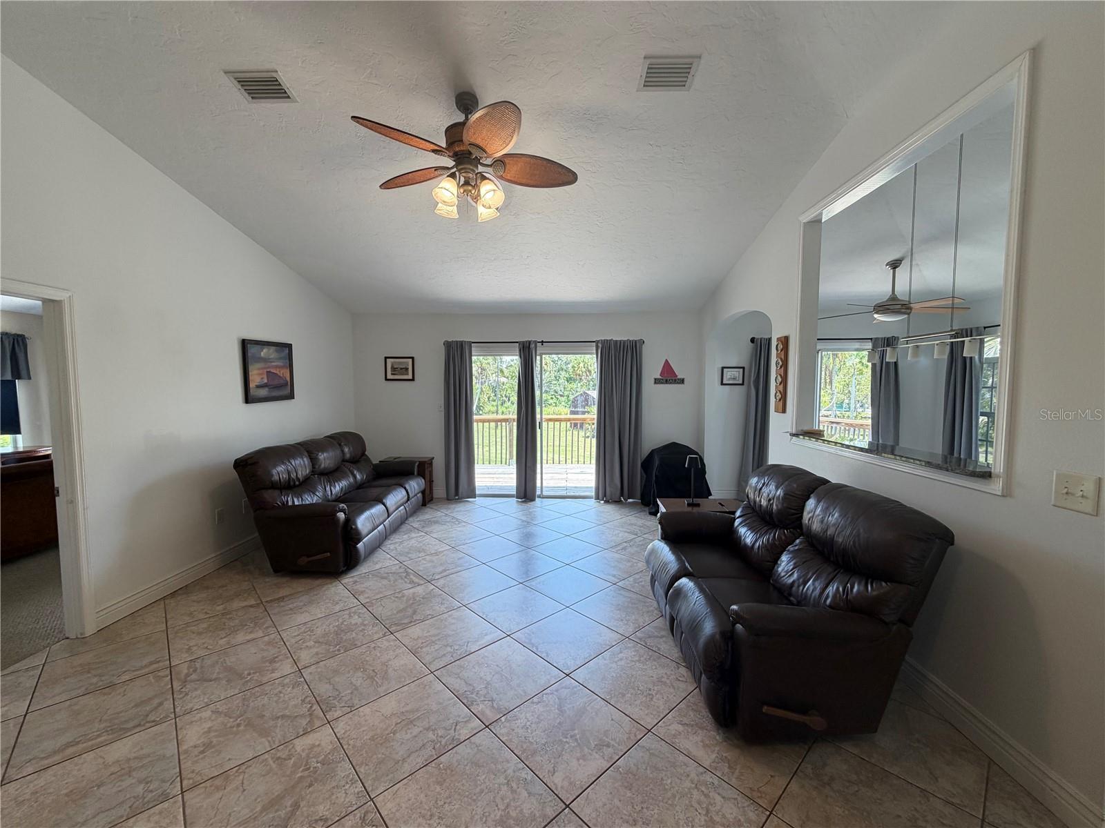 4319 15th Way Property Photo 9