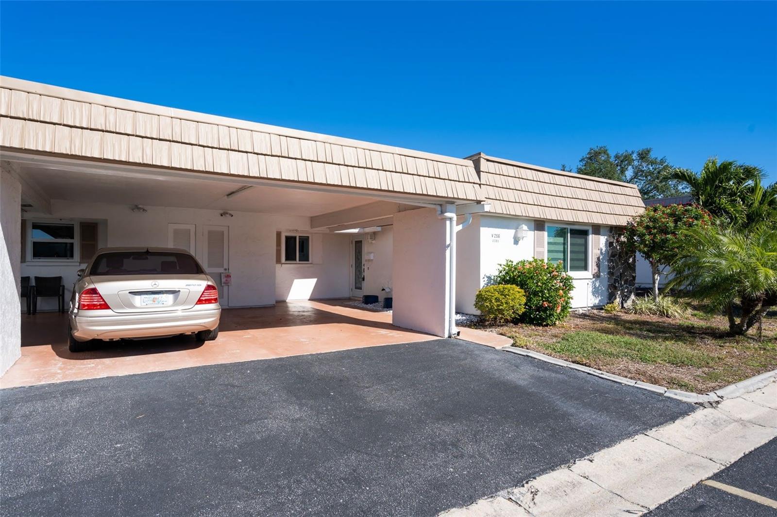 2305 RIVERBLUFF PKWY #V256 Property Photo 1
