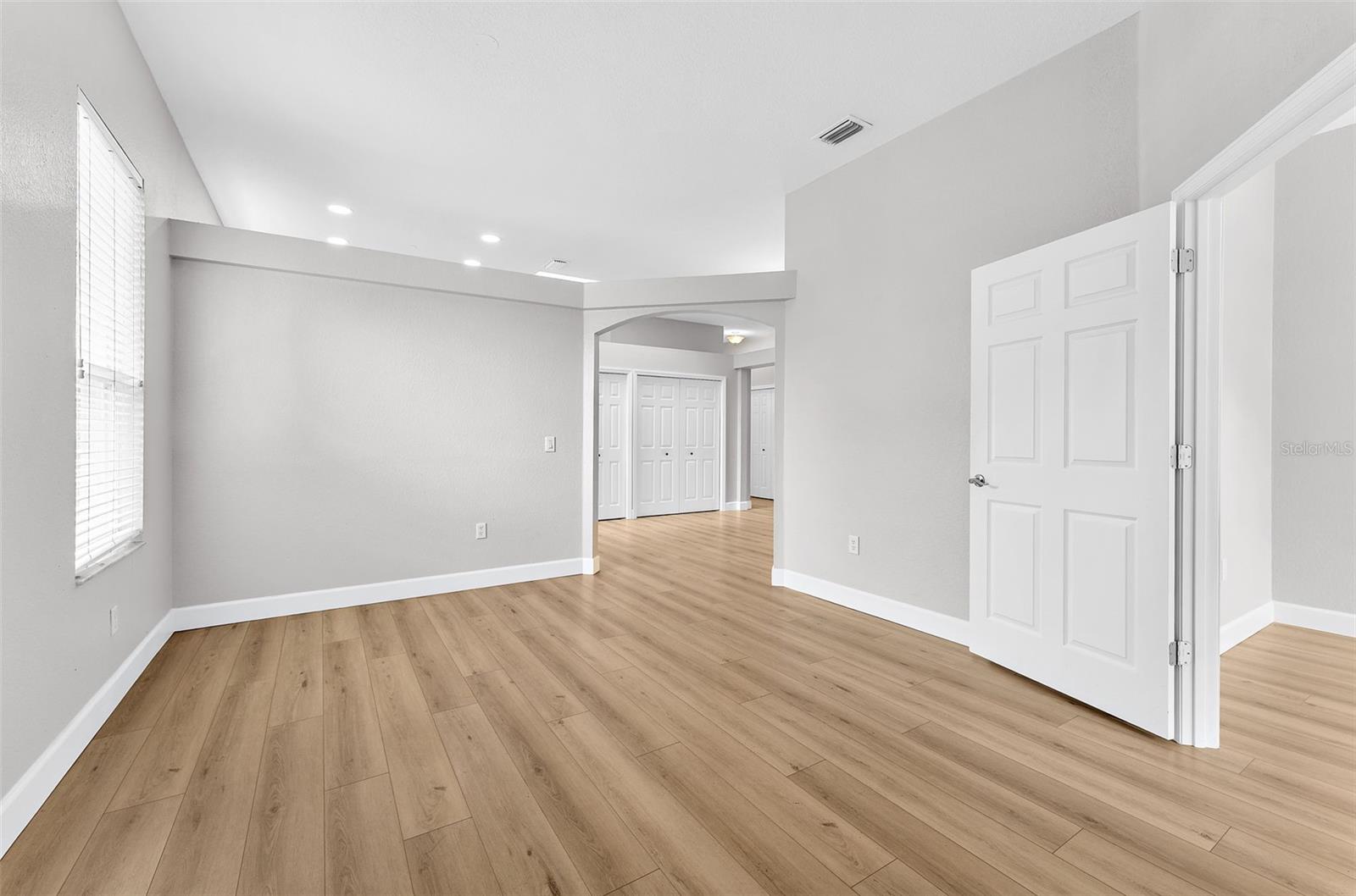 6462 Golden Leaf Ct Property Photo 4