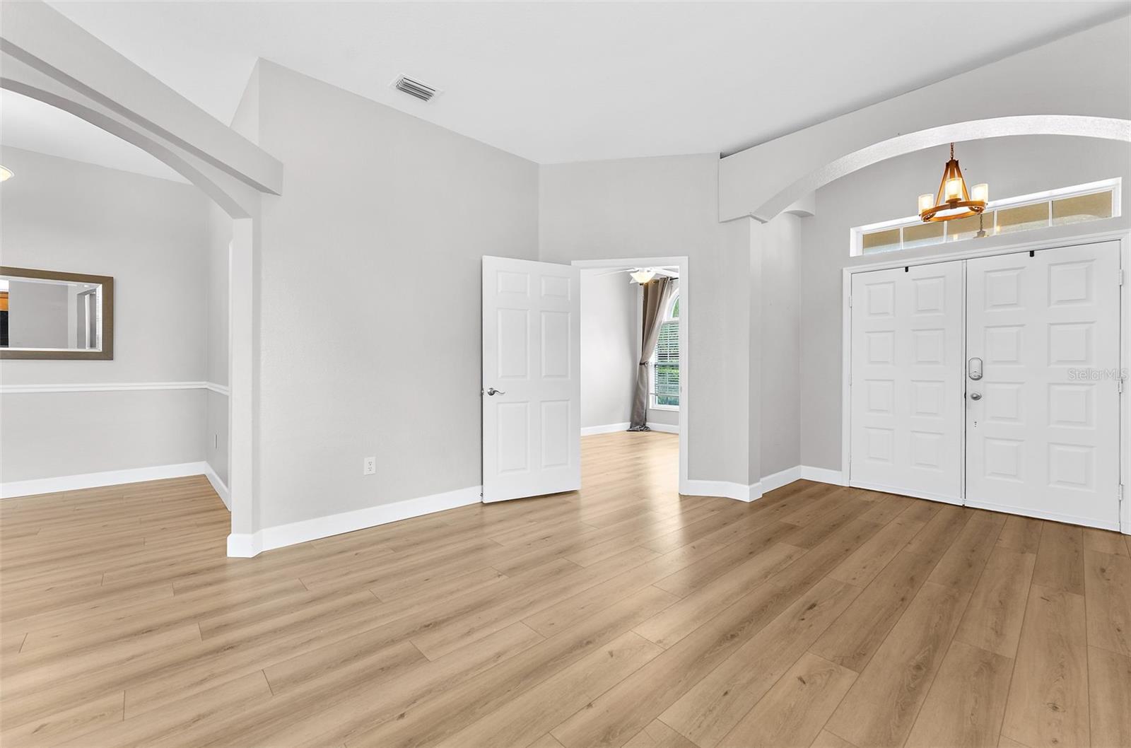 6462 Golden Leaf Ct Property Photo 5