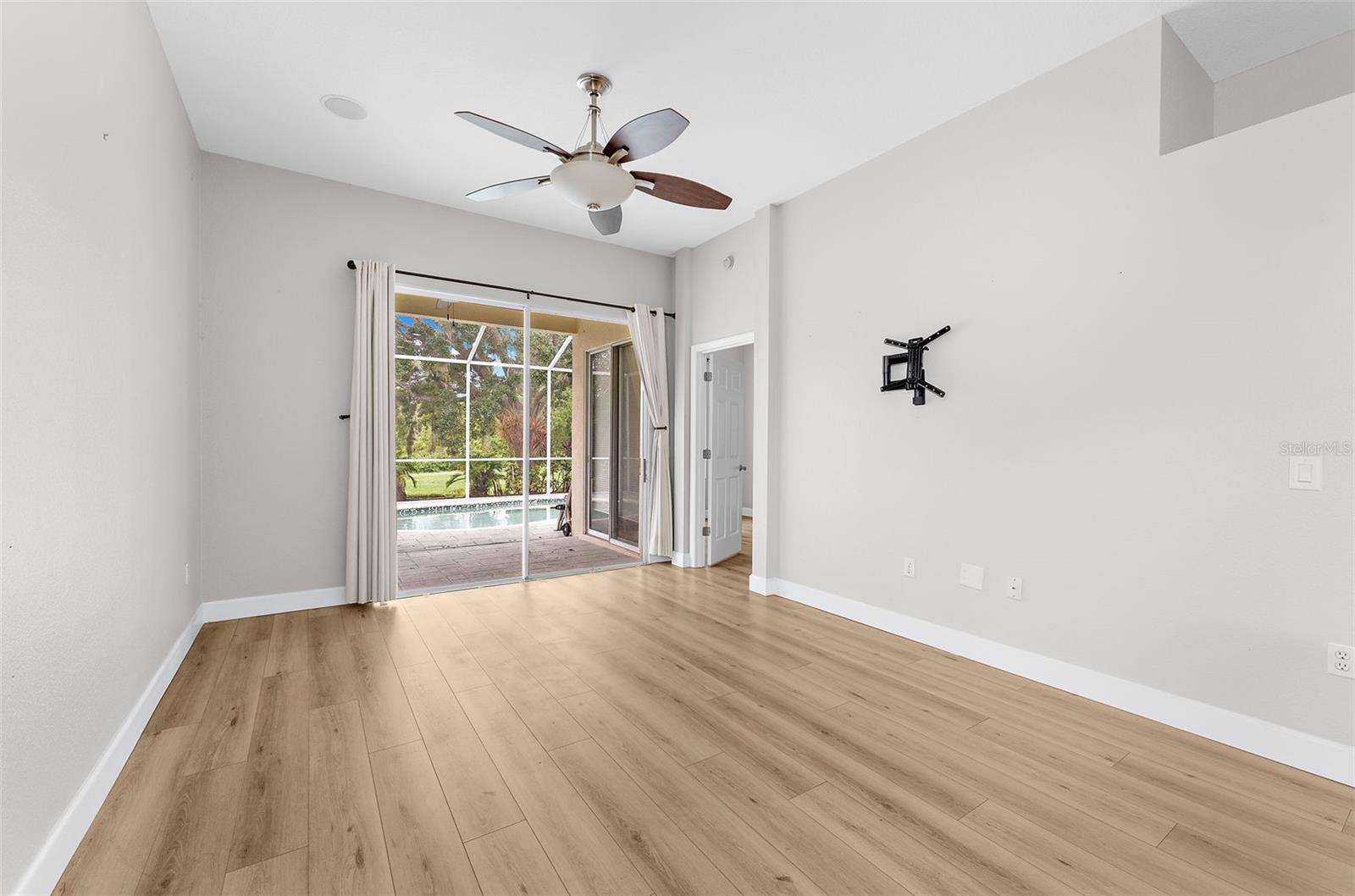 6462 Golden Leaf Ct Property Photo 16