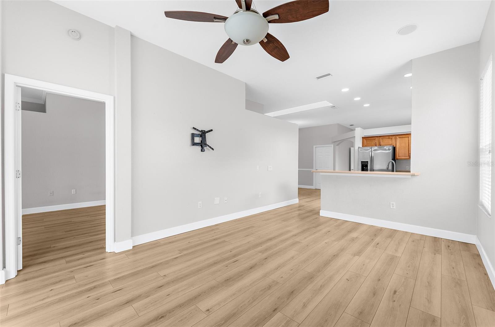 6462 Golden Leaf Ct Property Photo 17