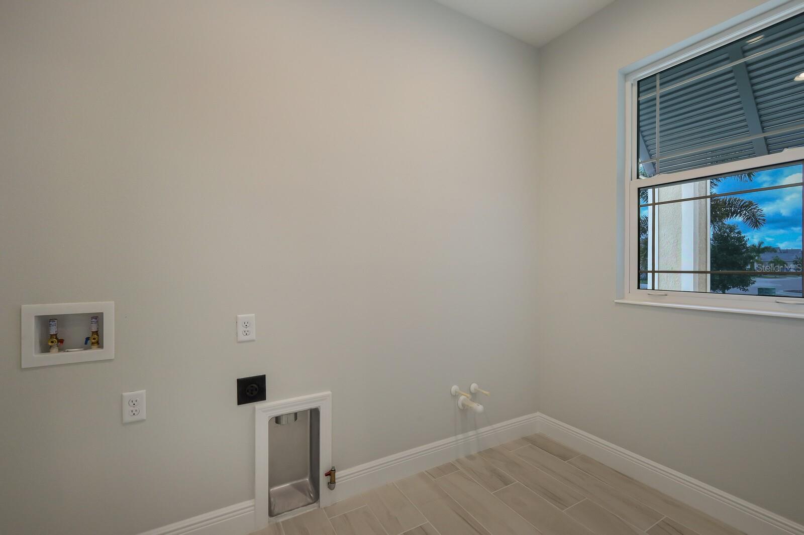 10748 Klee Ave Property Photo 15