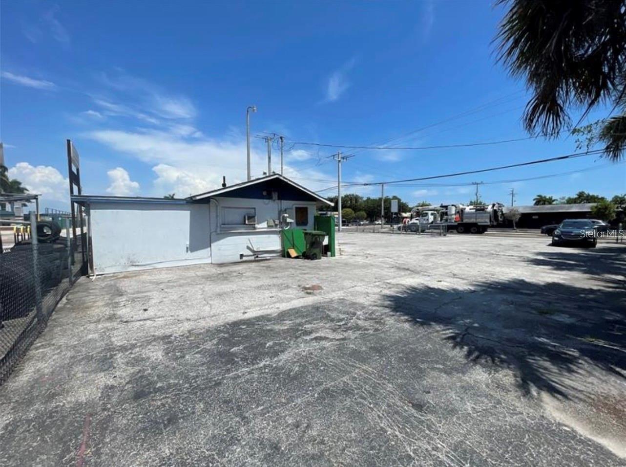 1614 9th St W Property Photo 8