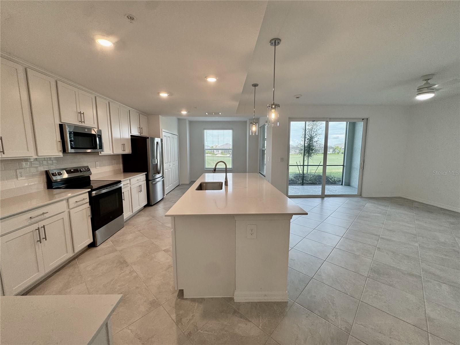 18923 Scallop Loop #105 Property Photo 4