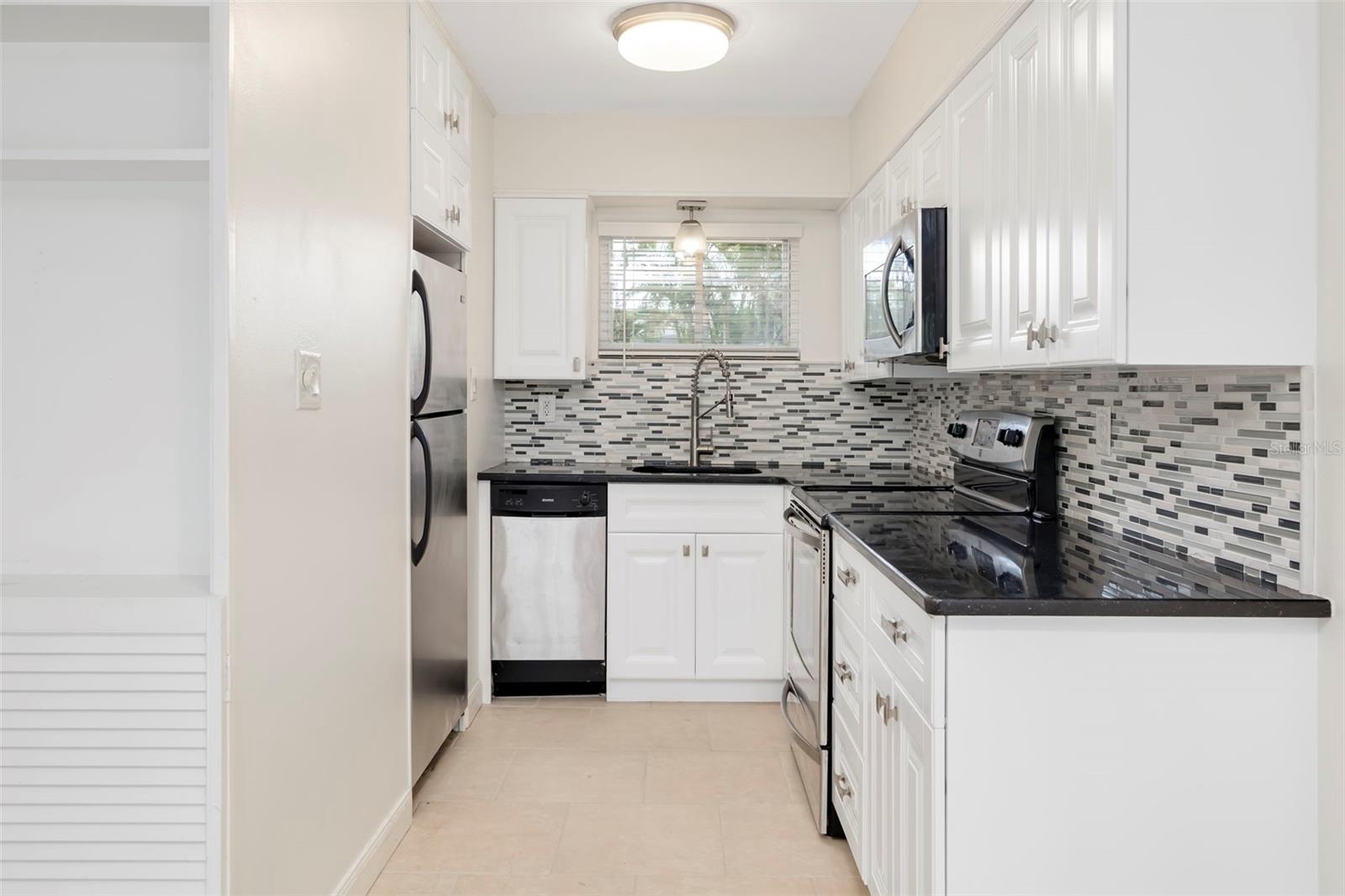 2155 Wood St #a14 Property Photo 3