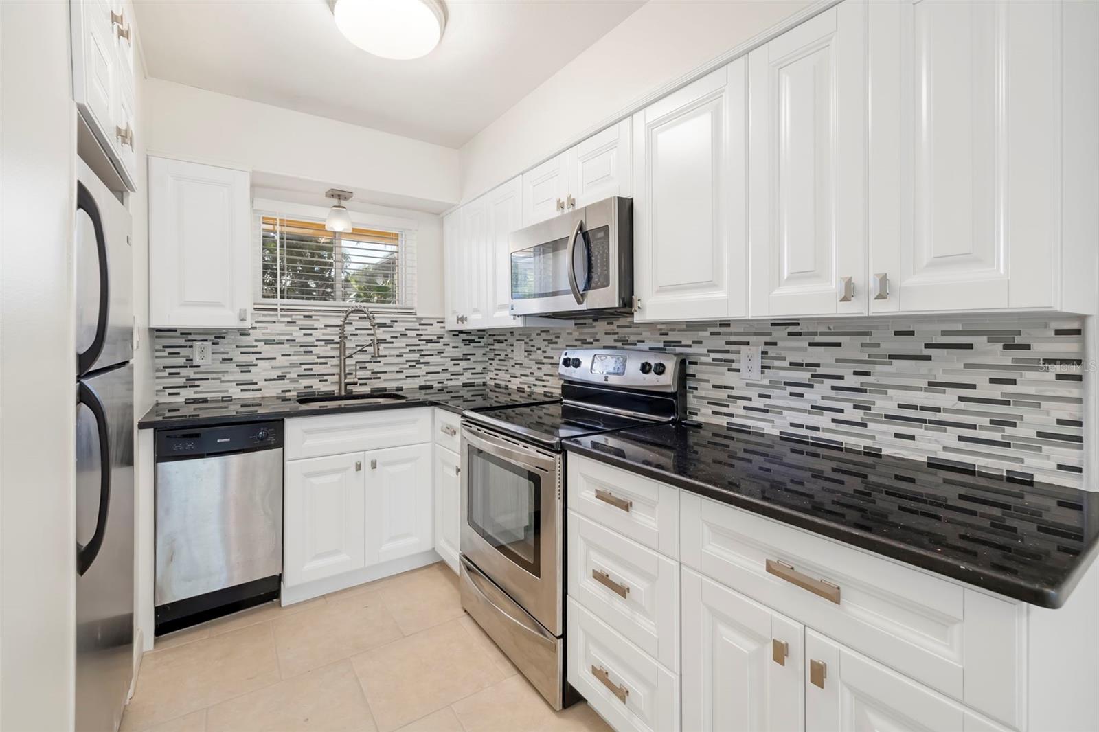 2155 Wood St #a14 Property Photo 4