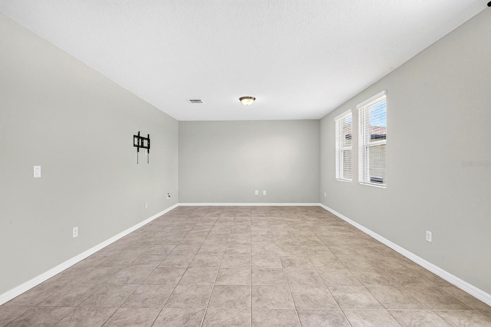 10025 Daybreak Gln Property Photo 8
