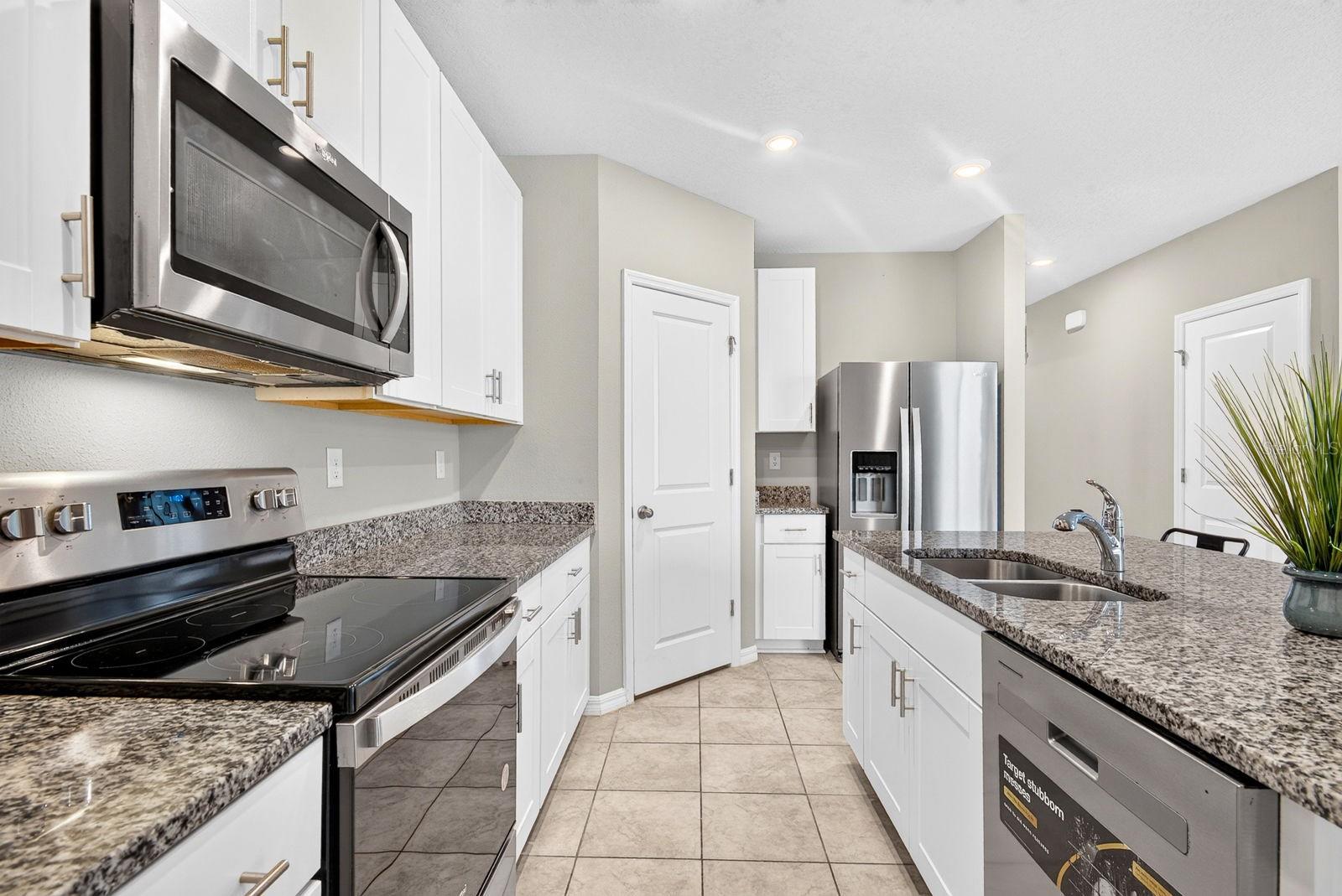 10025 Daybreak Gln Property Photo 17
