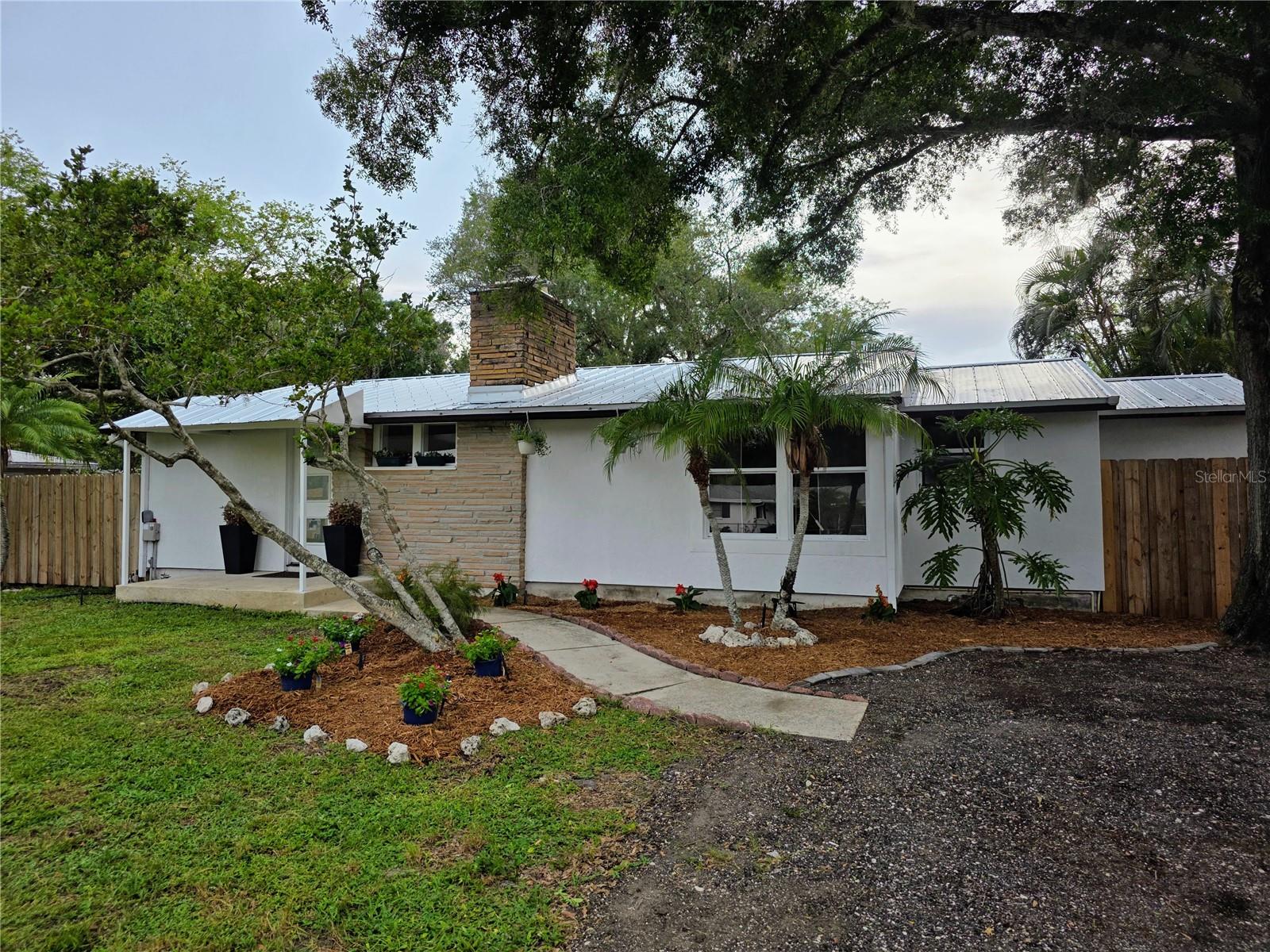 1205 Willis Ave Property Photo 5