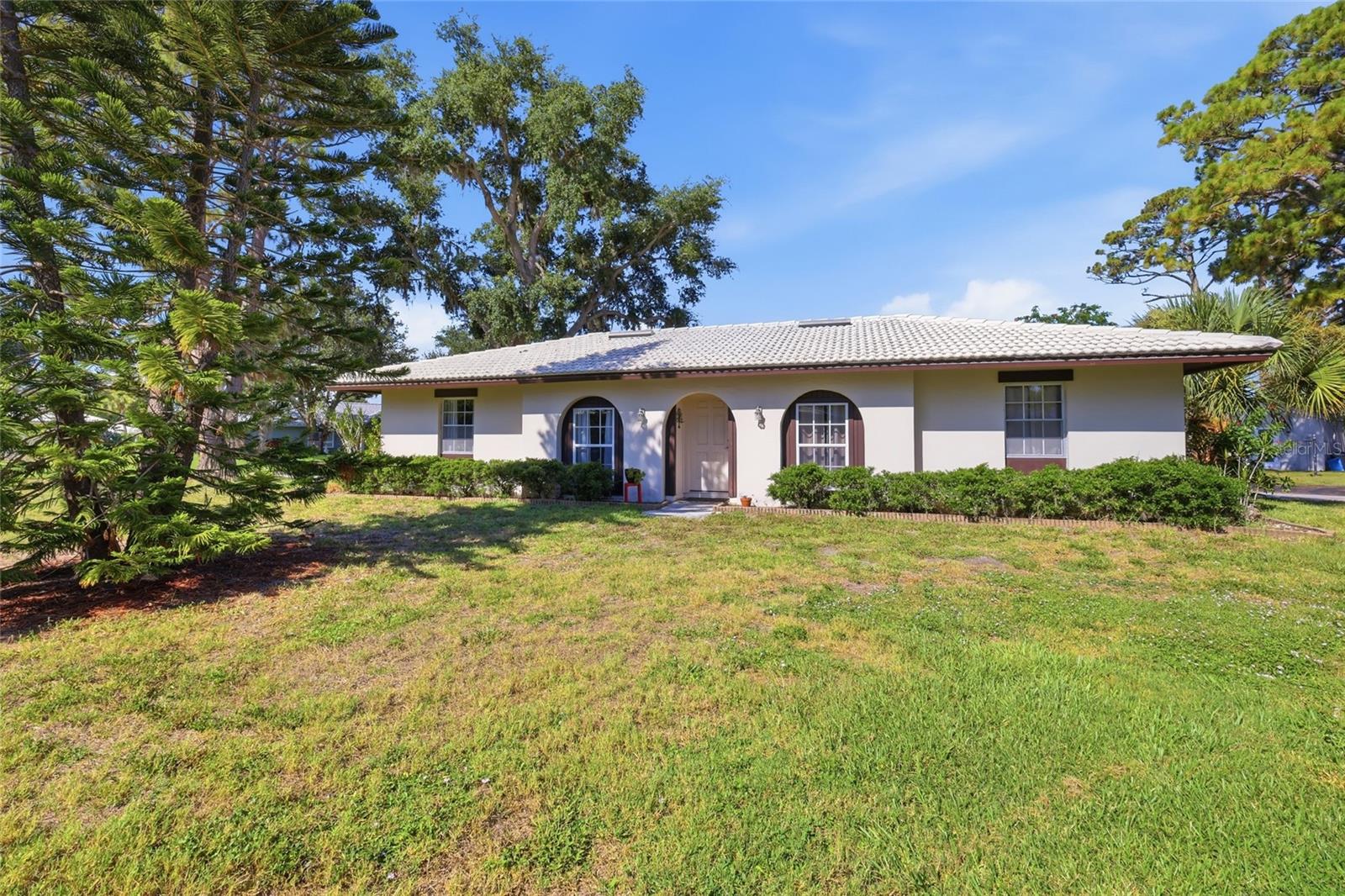 404 OXFORD DR #404 Property Photo 1