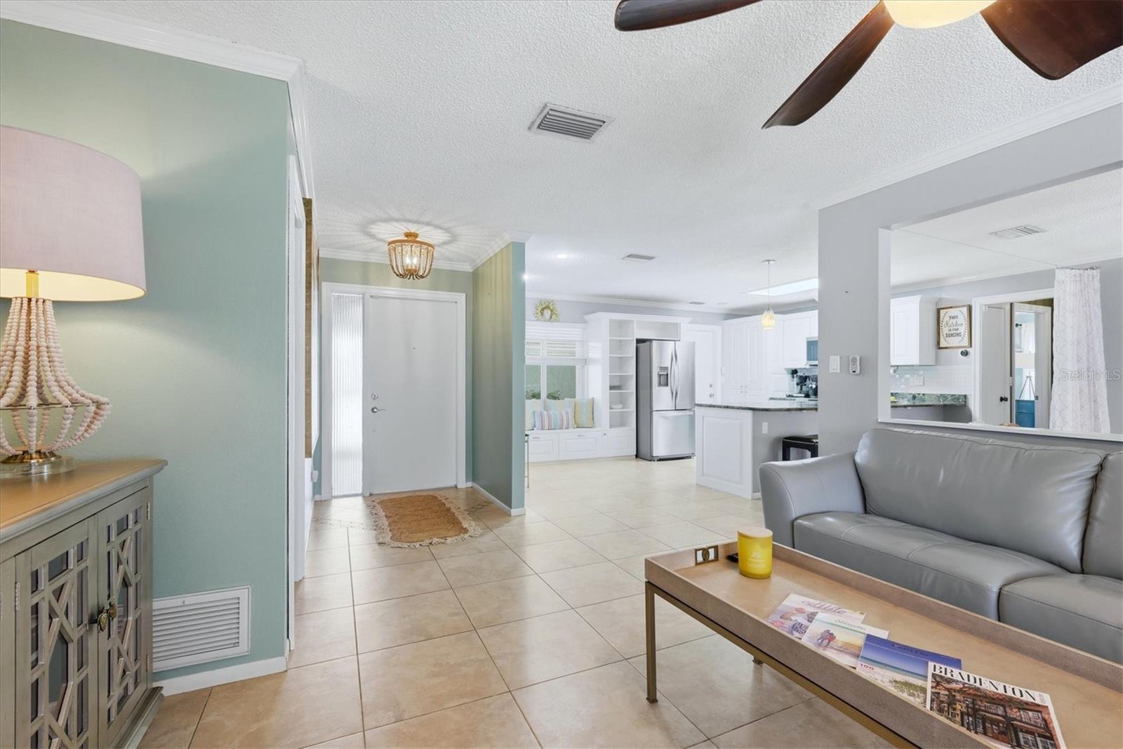 1833 Oak View Dr Property Photo 4