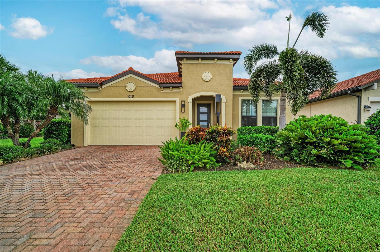 10121 Marbella Dr Property Photo 2