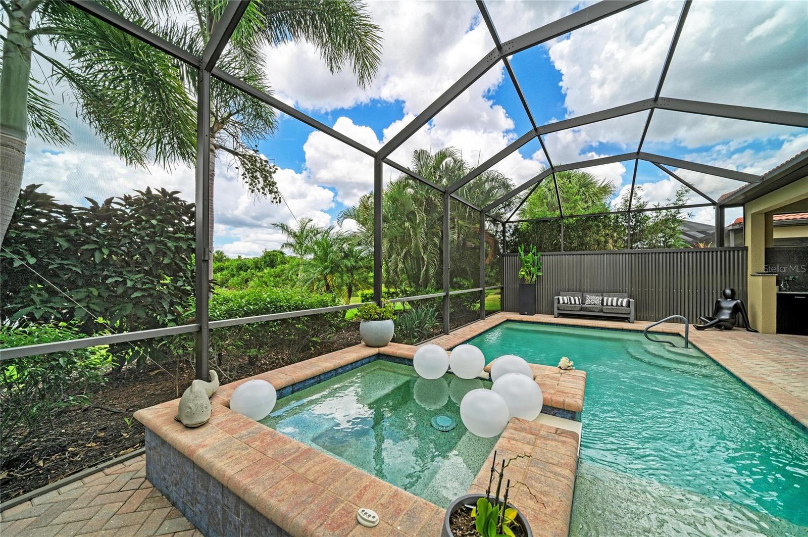10121 Marbella Dr Property Photo 4