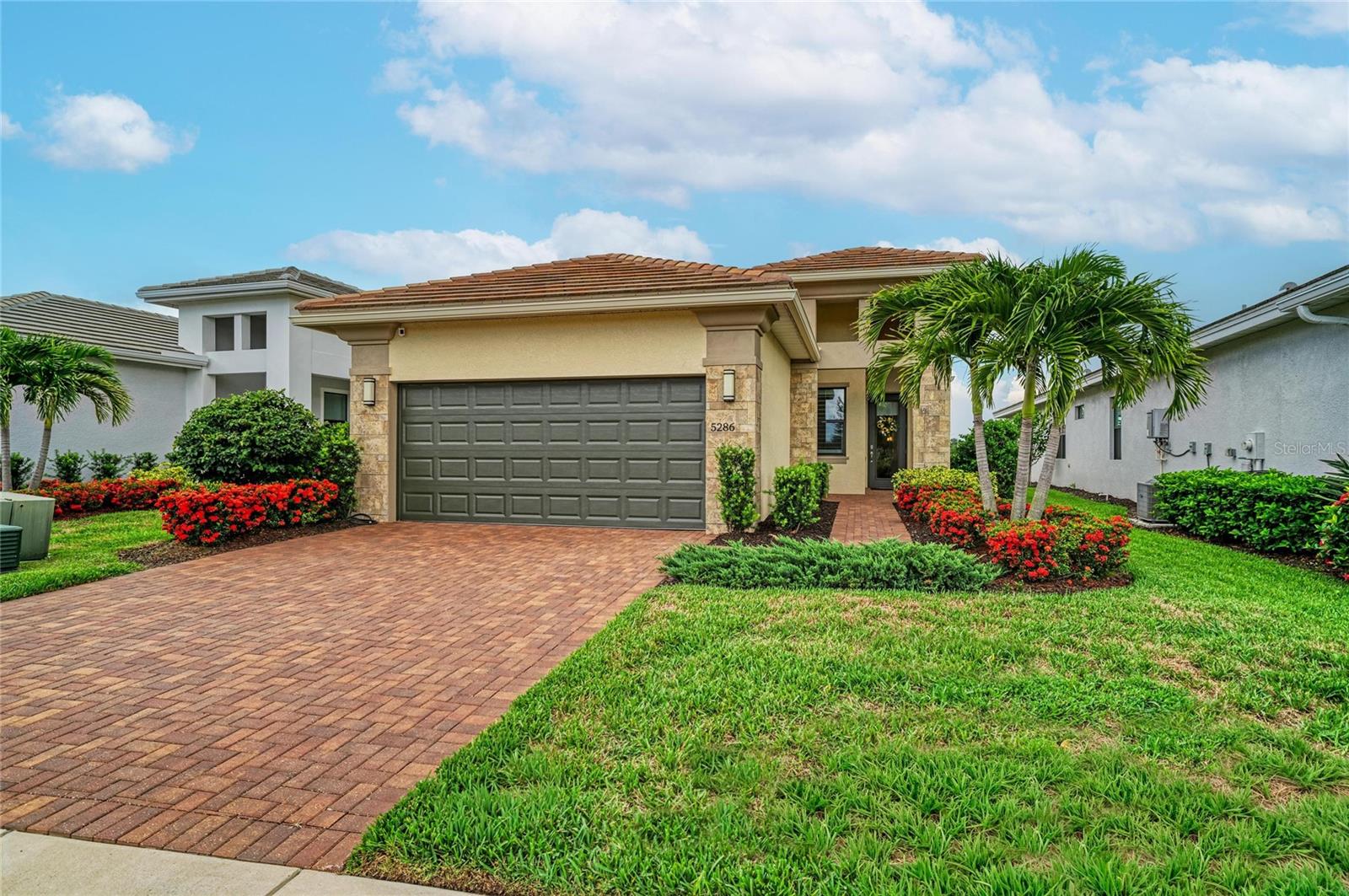 5286 BARNETT CIR Property Photo 1