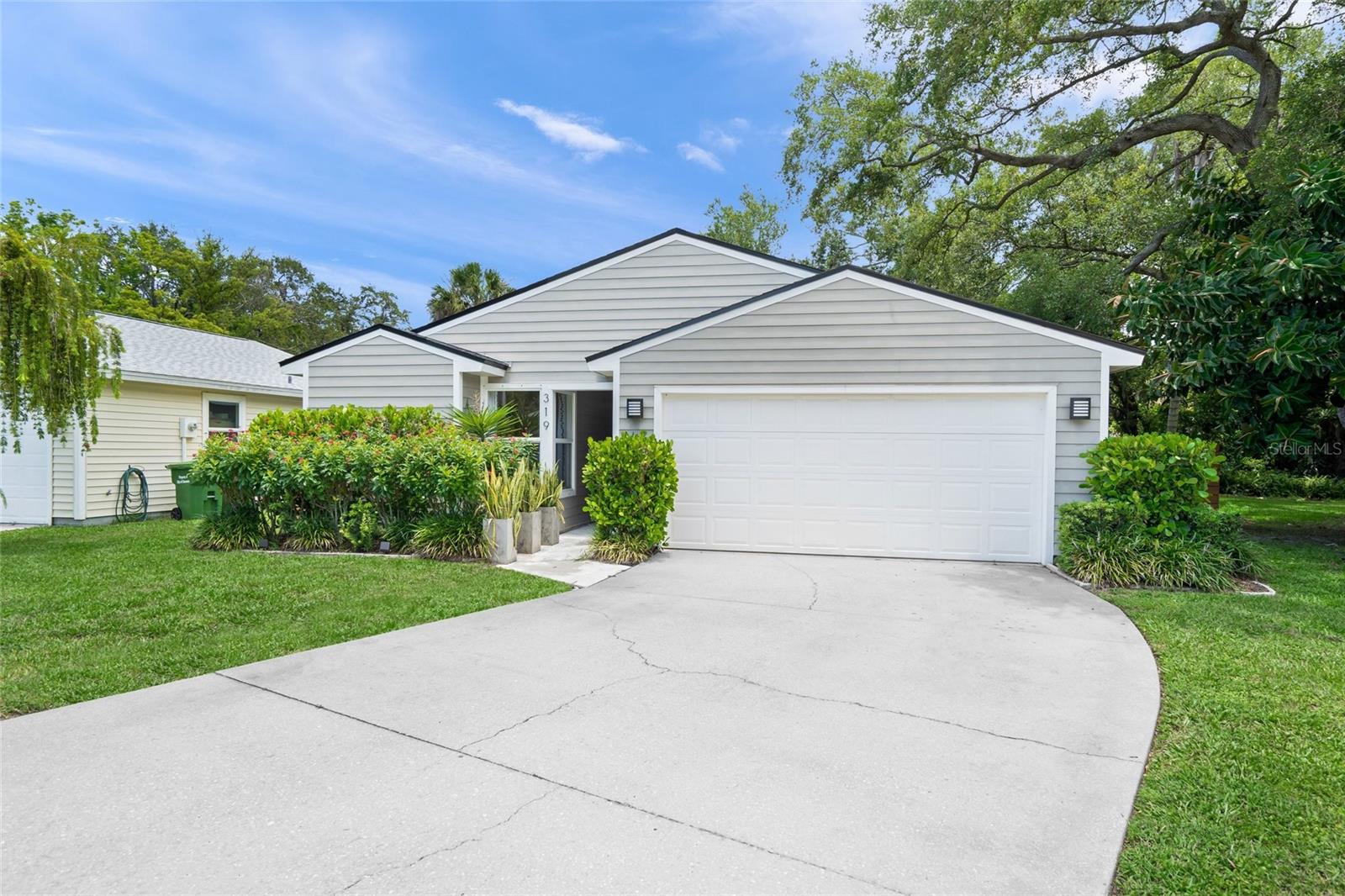 319 BEARDED OAKS CIR