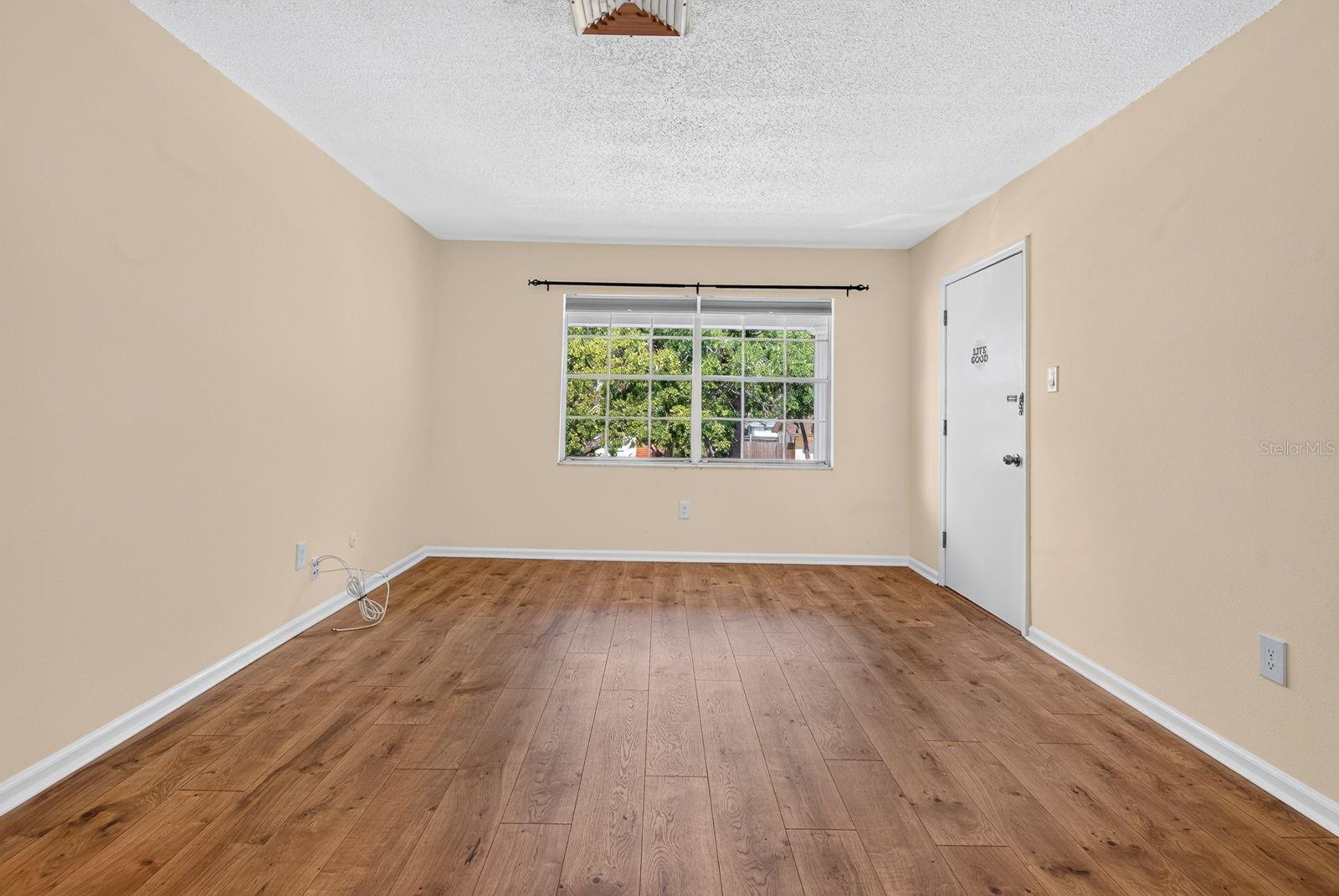 4507 9th St W #d6 Property Photo 4