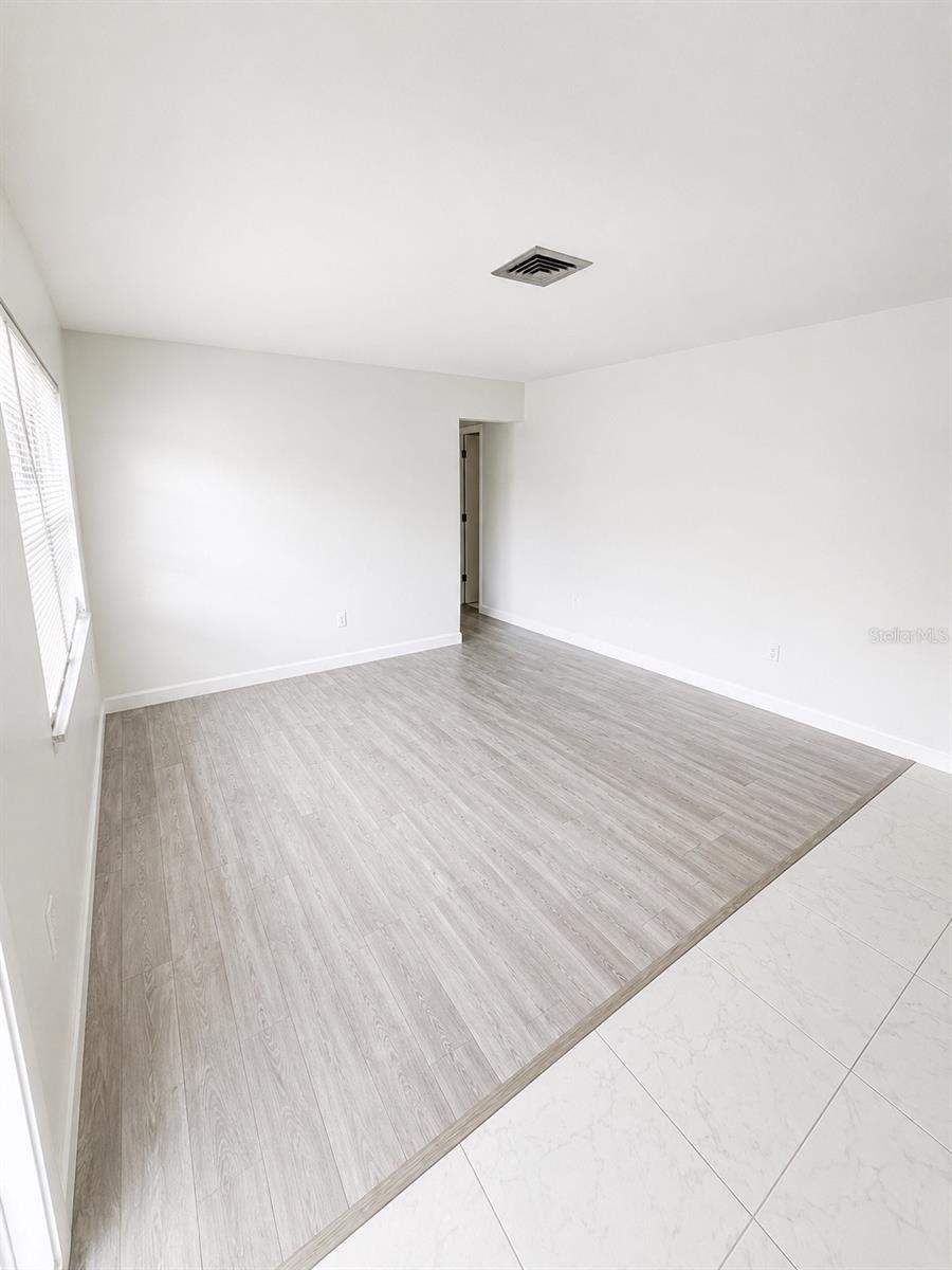 2428 Linwood Dr Property Photo 2