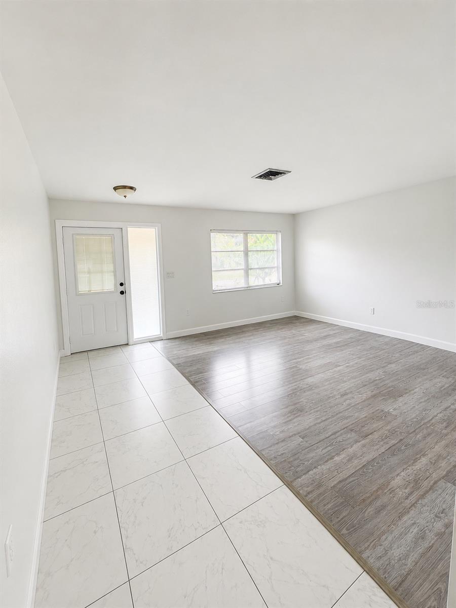 2428 Linwood Dr Property Photo 3