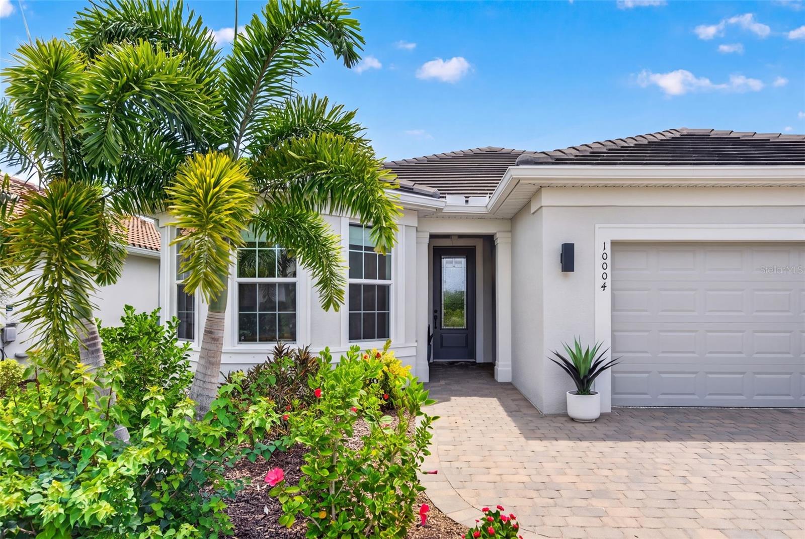 10004 Coral Shore Dr Property Photo 3