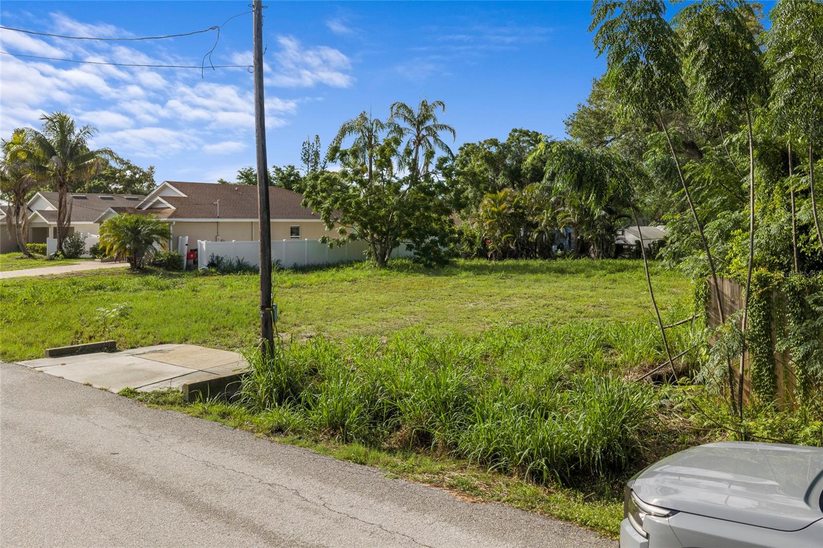 2930 Hawthorne St Property Photo 5