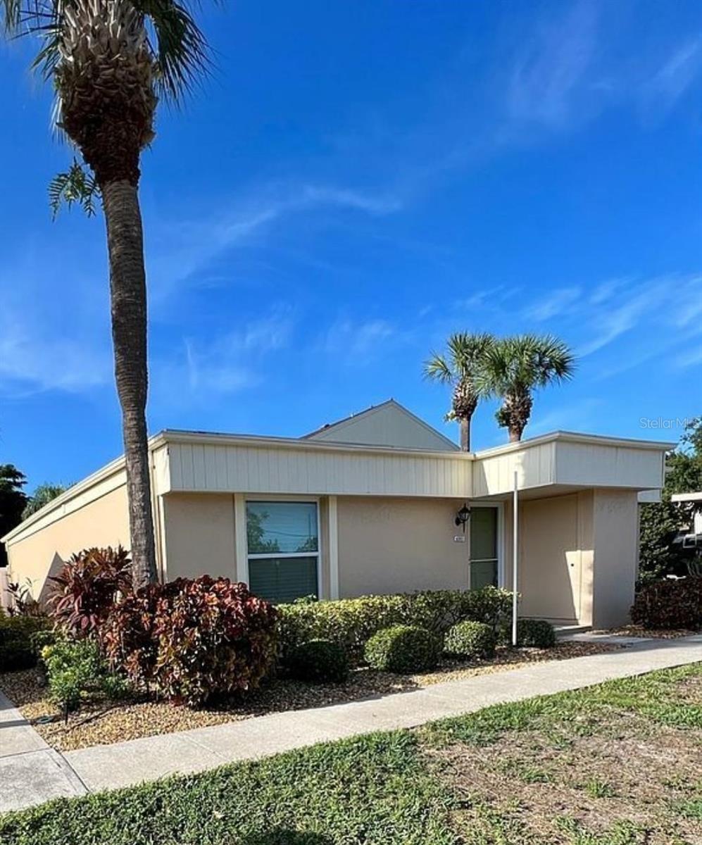 6301 Manatee Ave W Property Photo 1