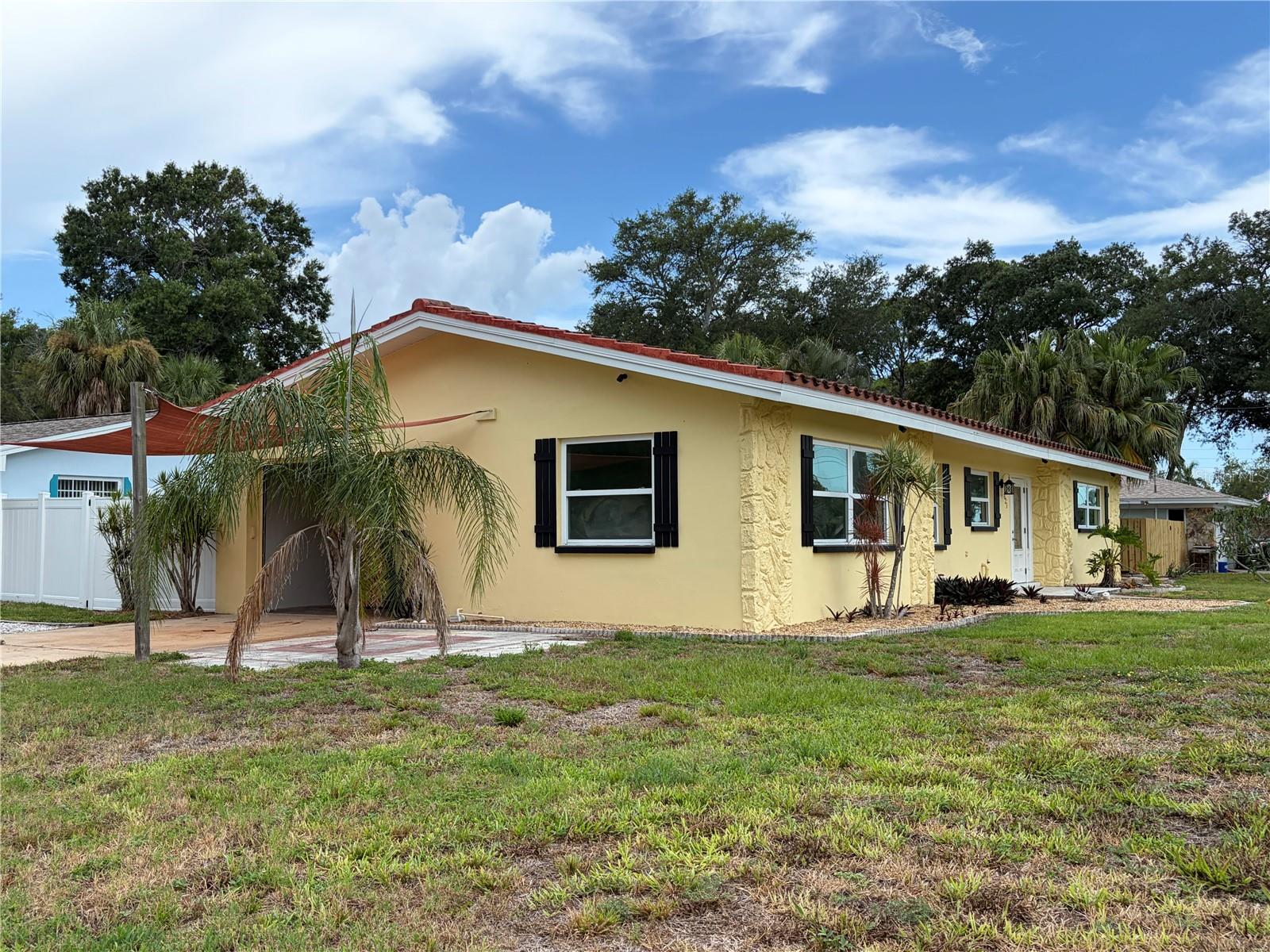623 Palm Blvd Property Photo 2