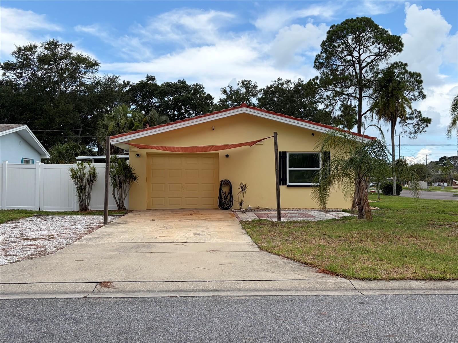 623 Palm Blvd Property Photo 3