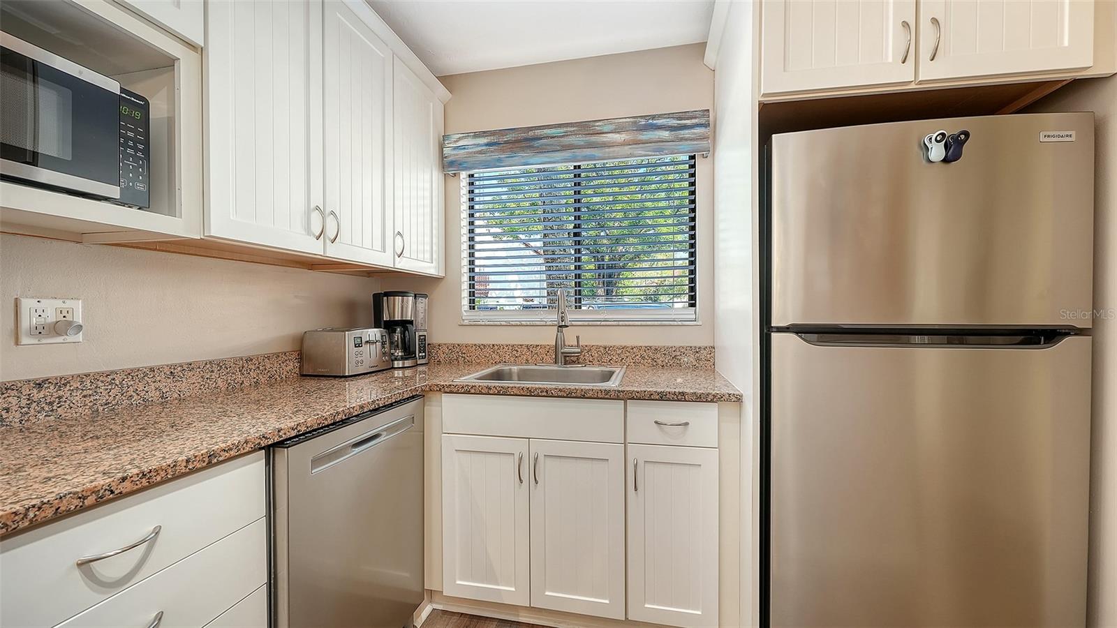 1646 Stickney Point Rd #101 Property Photo 24