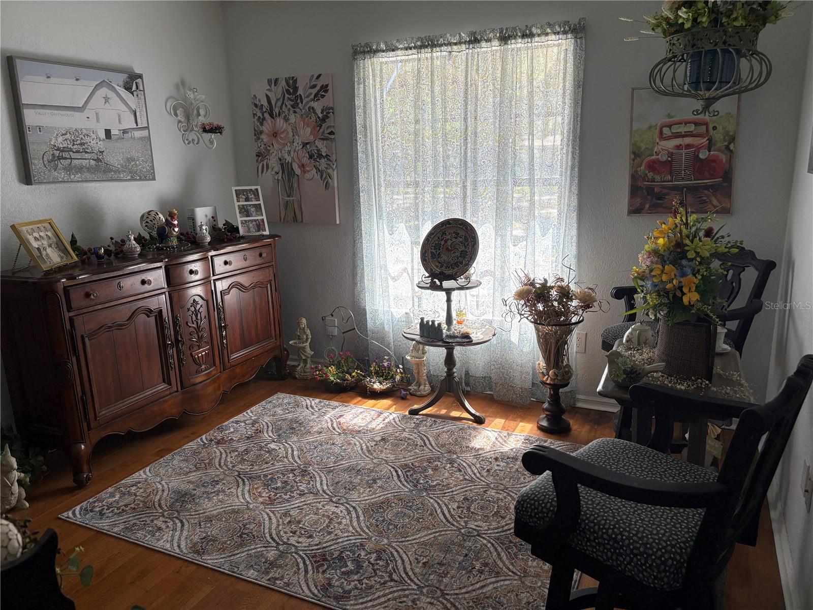 1910 S Park Ave Property Photo 6
